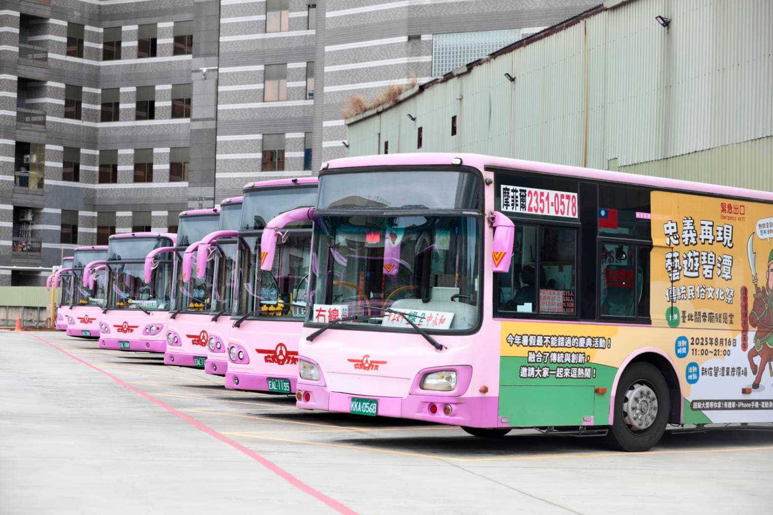 欣欣客運公車撞死部桃名醫，引發各界譁然。（鏡報林煒凱攝）
