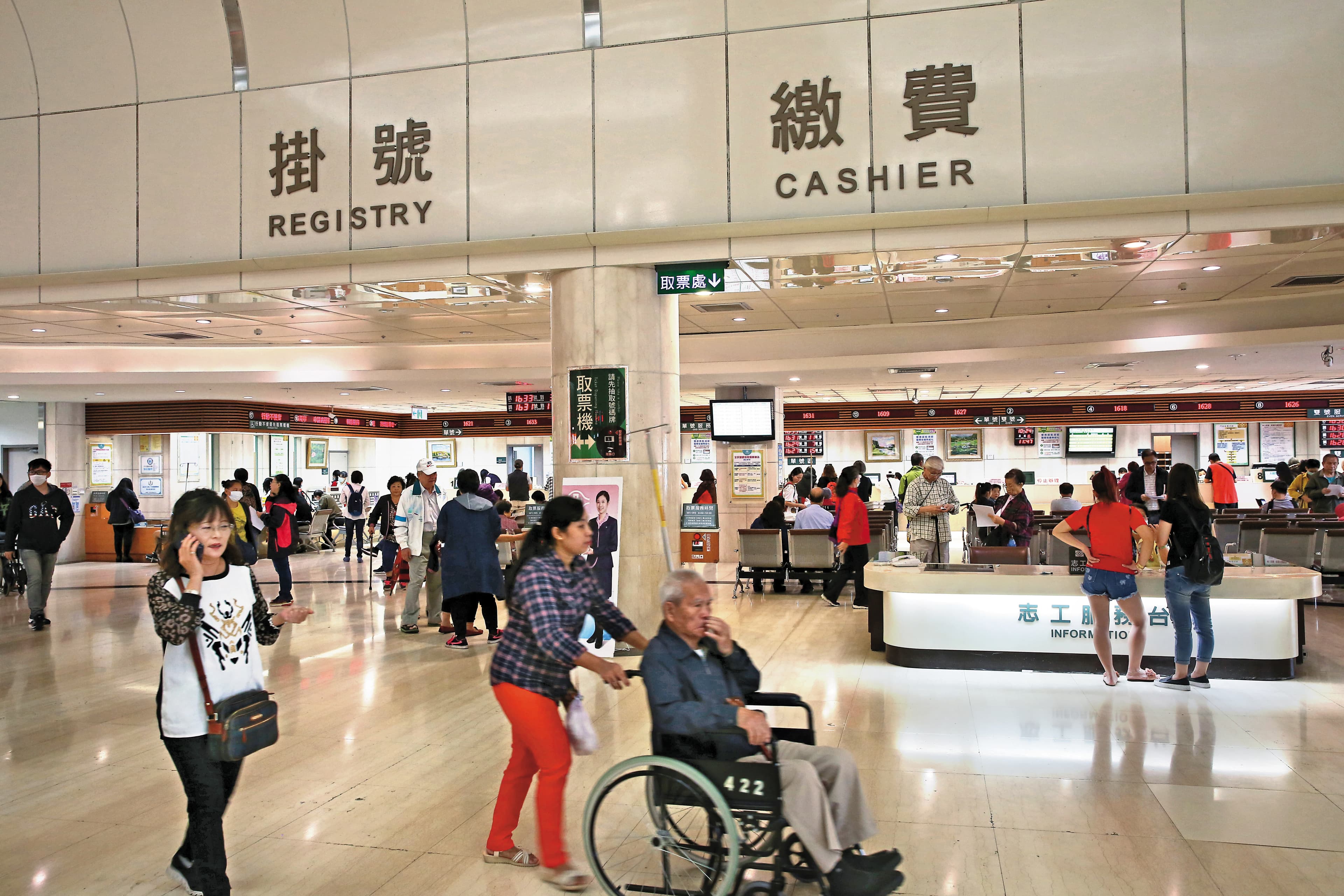 日後住院醫療費用以正本收據申請，若有2張憑正本收據理賠的保單、則以差額理賠方式給付。
