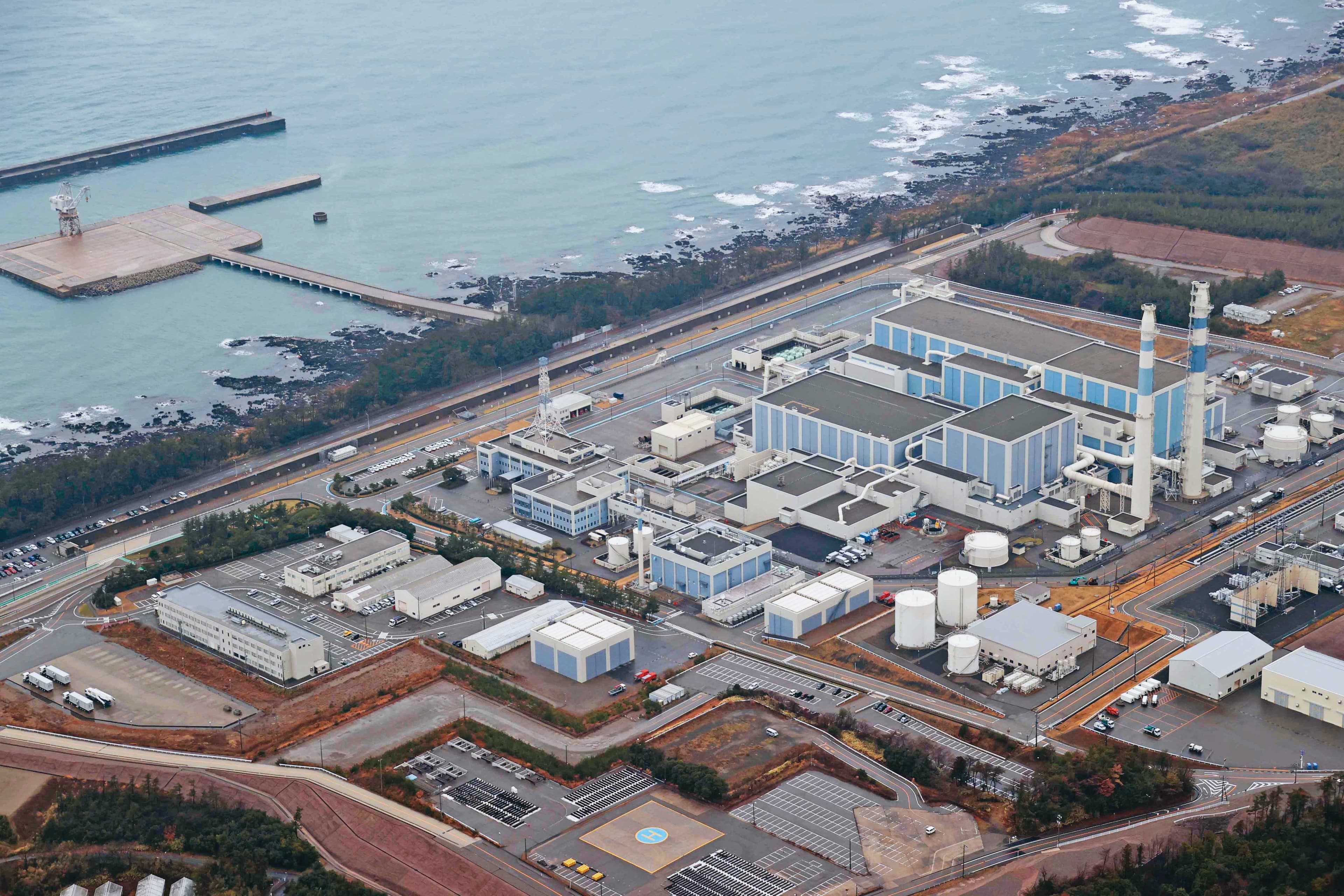 於能登半島的志賀核電廠，在今年1月地震中發生變壓器爆炸等意外。（達志影像）