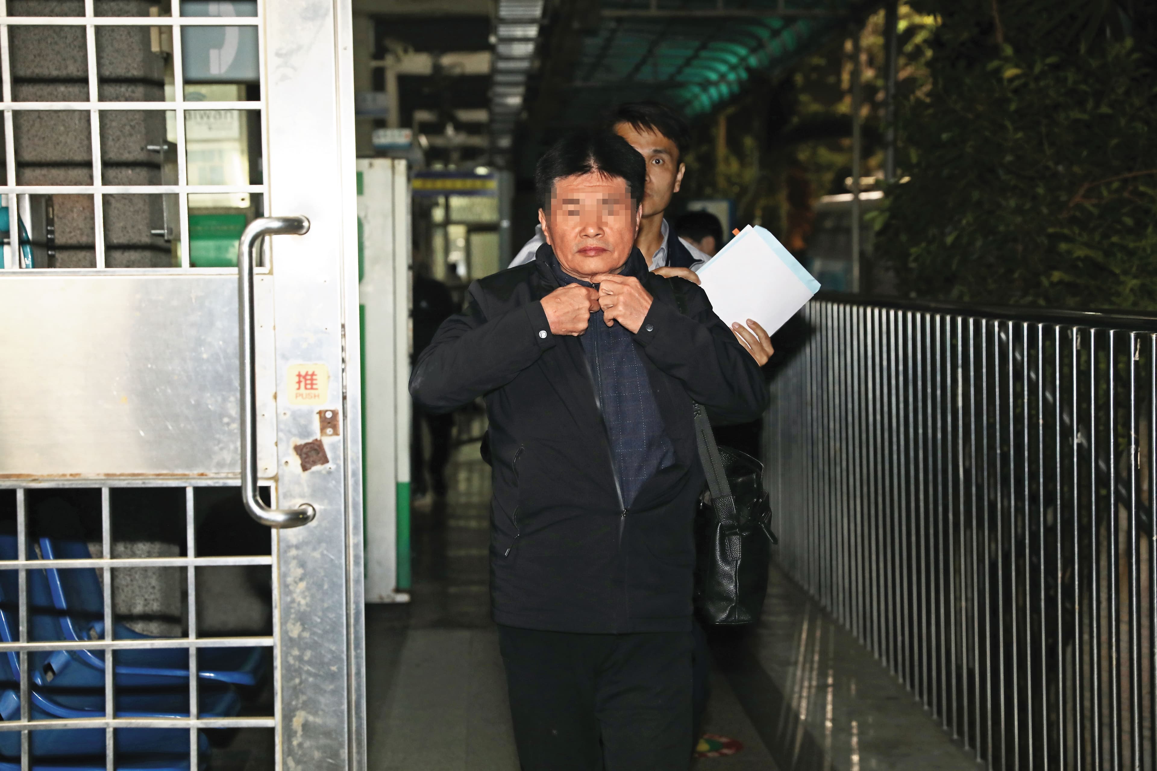 不肖公務員疑勾結私菸集團詐領查緝獎勵金，多名海巡偵查員及警員遭傳訊。