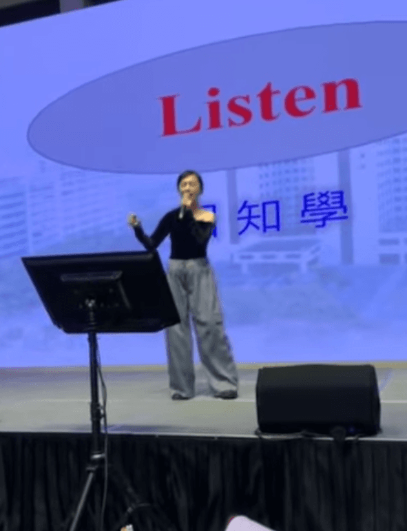 田知學在醫師節晚宴高歌演出。（翻攝臉書＠布農Doc 田知學）