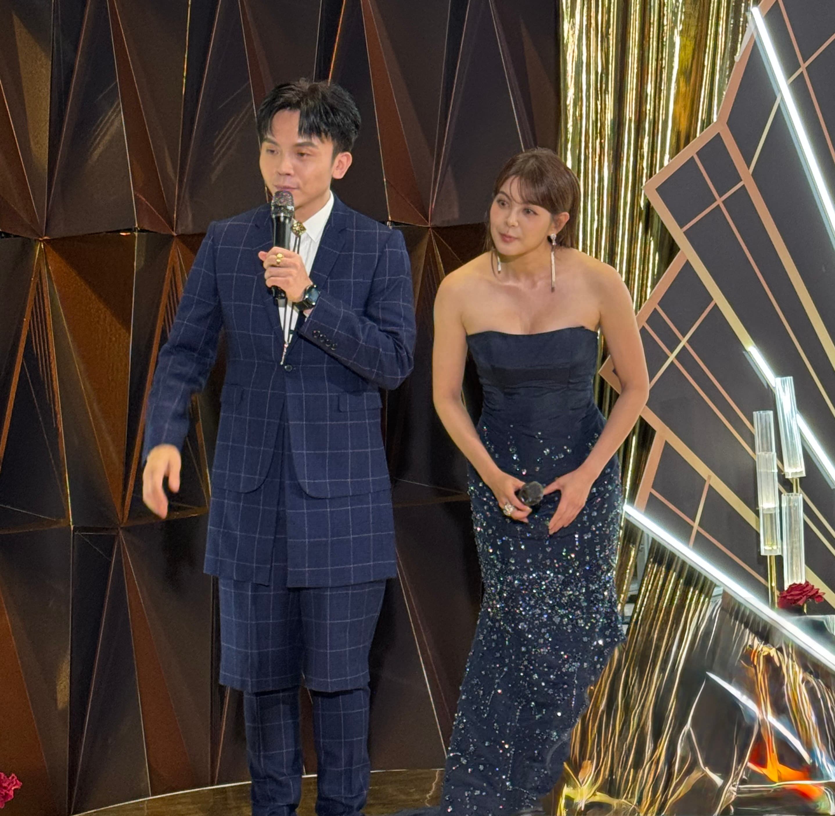 黃豪平和林柏妤擔任婚禮主持人。