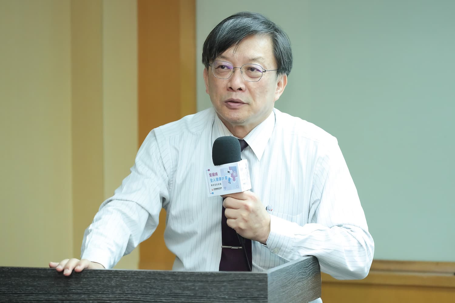 台灣腎臟醫學會名譽理事長黃尚志指出新藥對病患的諸多益處，但也理解健保署有財政預算上的考量。