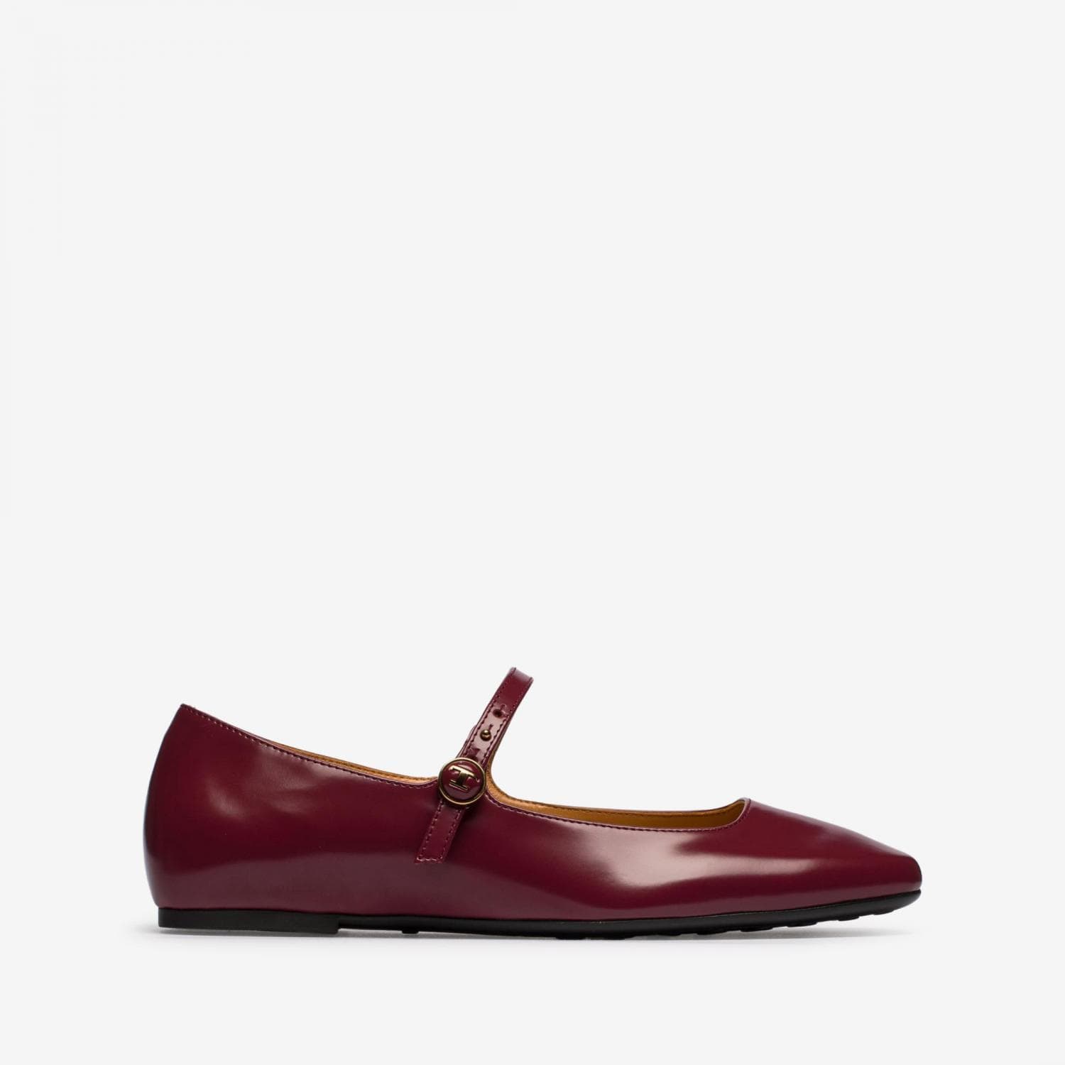 紫紅色平底瑪莉珍鞋。NT$29,500（迪生提供）