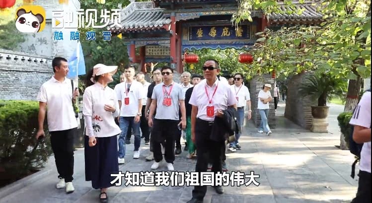 葉永松去年於中國山西接受中國媒體訪問，說出許多親中言論，「我們真的都是中國人」「我們祖國的偉大」。（翻攝自融視頻）