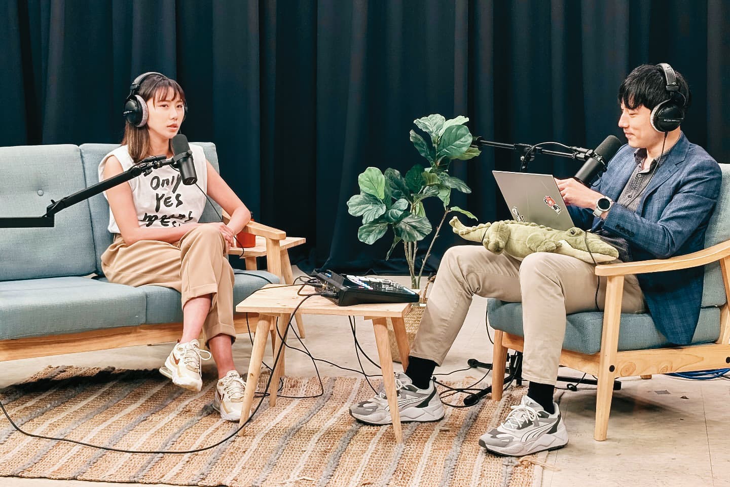 近來開始做Podcast「殺時間機器」的大牙，慢慢投入新工作中。（翻攝自大牙IG）