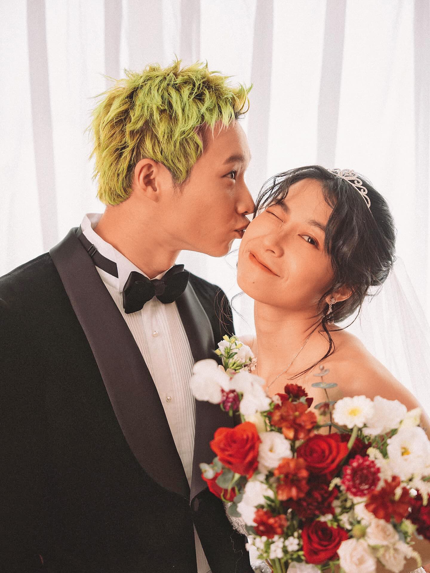 黃冠智與鄭毓萱(小綠)結婚後,工作邀約不斷。(翻攝自黃冠智IG)