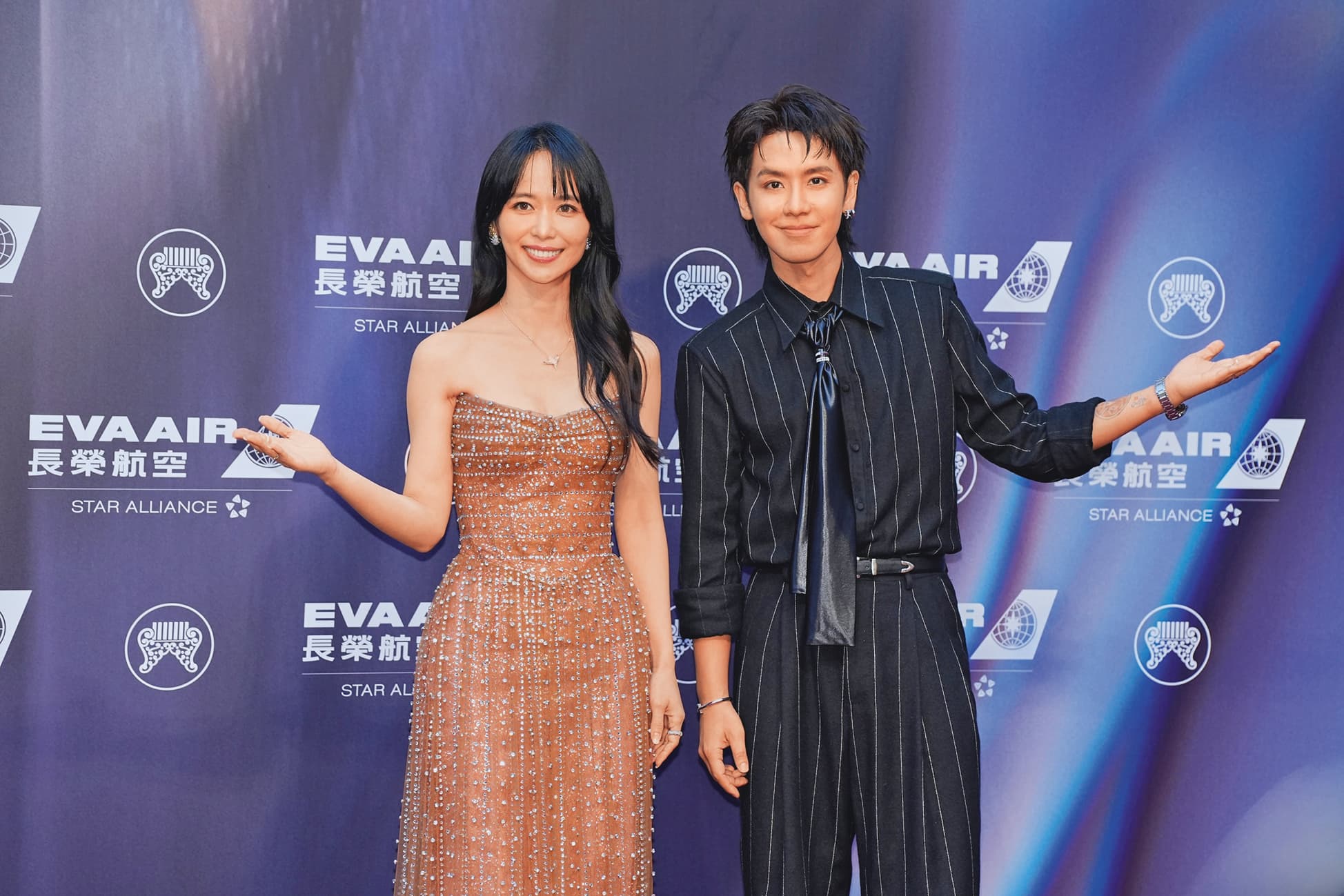 在甫落幕的金曲獎，鼓鼓（右）與陳明珠（左）擔任星光大道主持人。