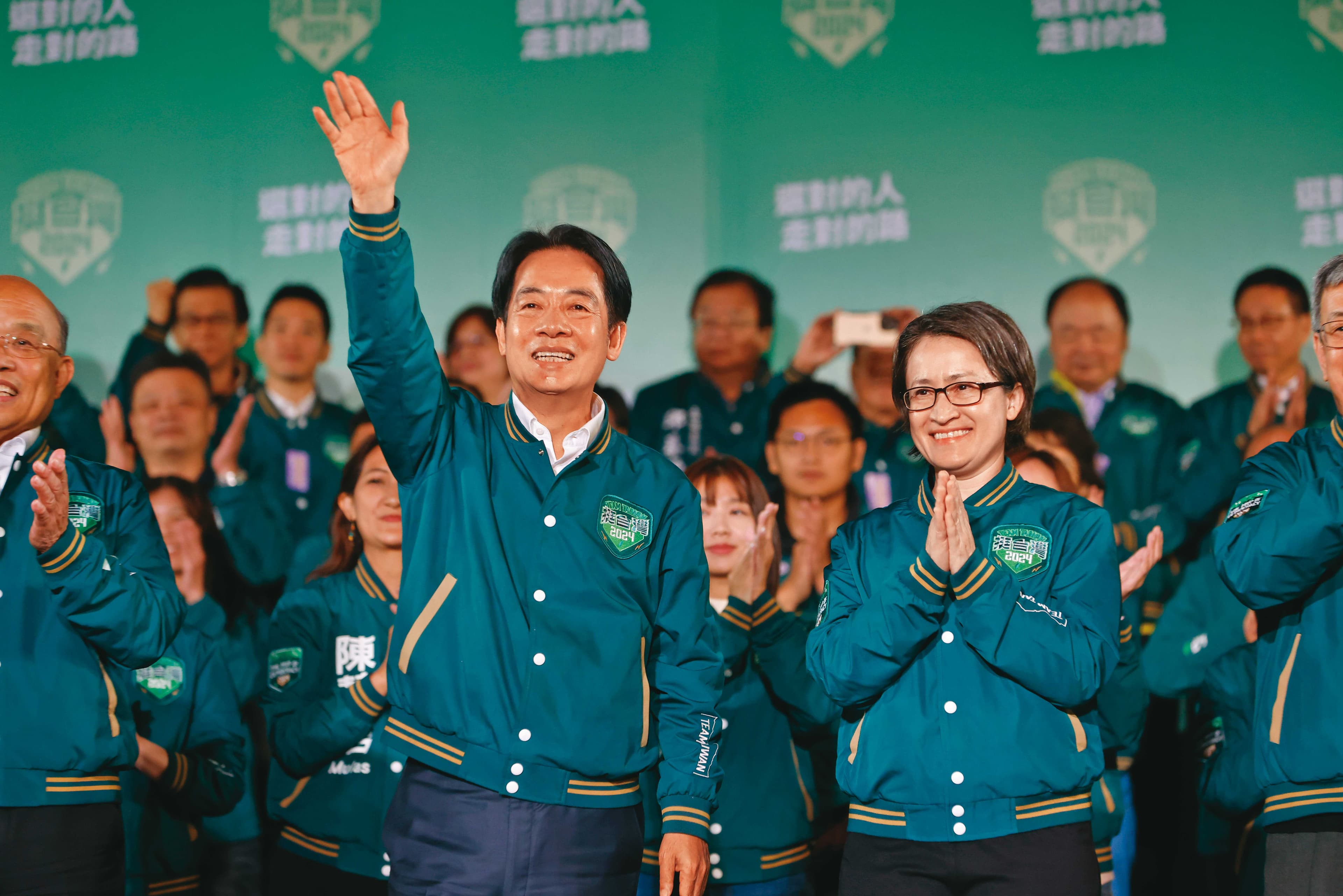 賴清德（前左）與蕭美琴（前右）搭檔贏得今年初的總統大選，隨後與童子賢見面，邀童接下首任閣揆卻未果。