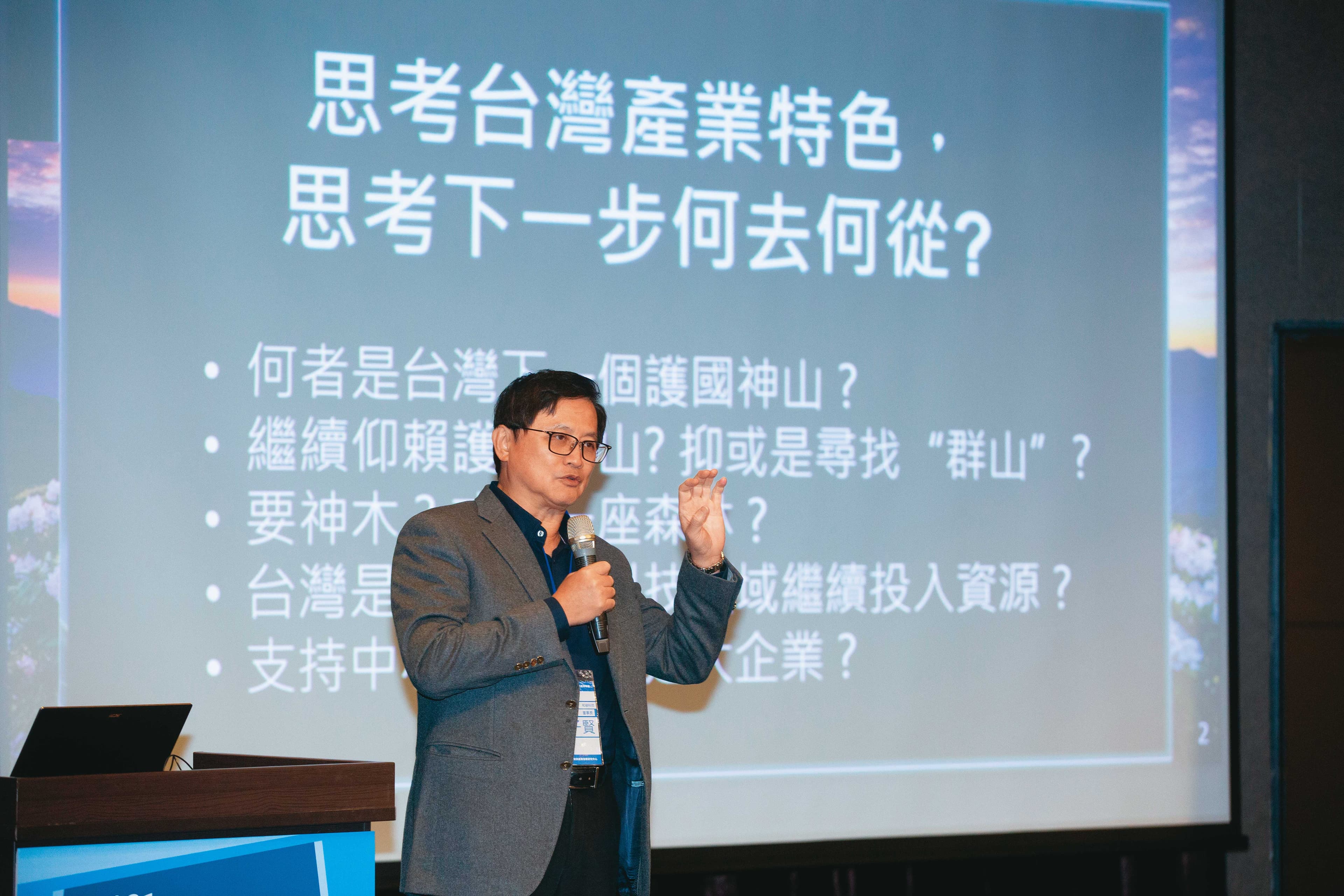 童子賢十分關注公眾議題，對於台灣產業何去何從，也提供不少建言。