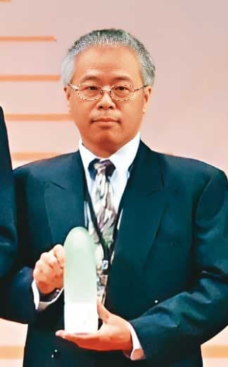 曾獲頒行政院模範公務員的林文信，涉圖利力暘集團遭起訴。（翻攝行政院官網）