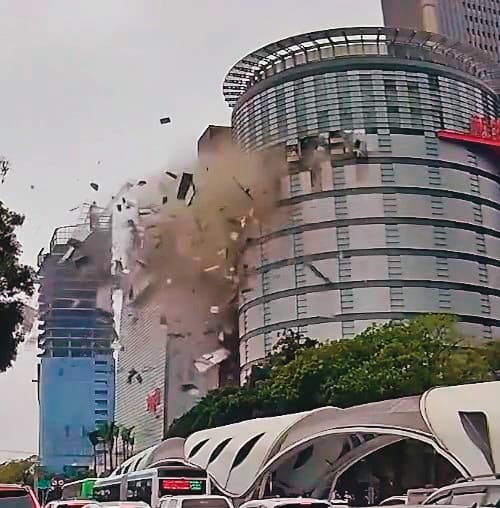 台中新光三越百貨公司上週四發生氣爆，共造成四死、三十多人輕重傷。（民眾提供）
