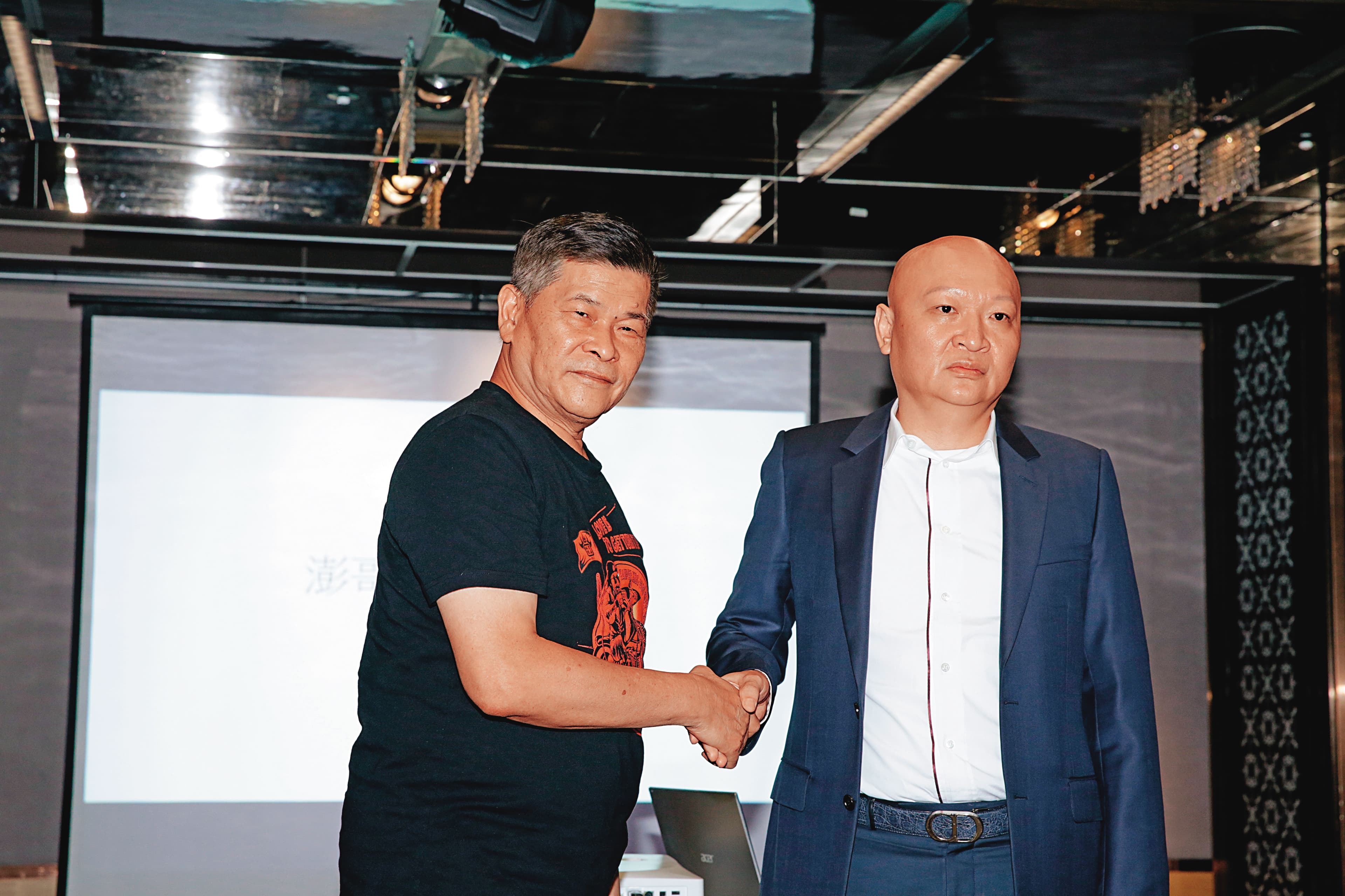 林秉文（右）當初大動作要幫澎恰恰（左）處理債務，結果2人鬧得不歡而散。（蕭志傑攝）