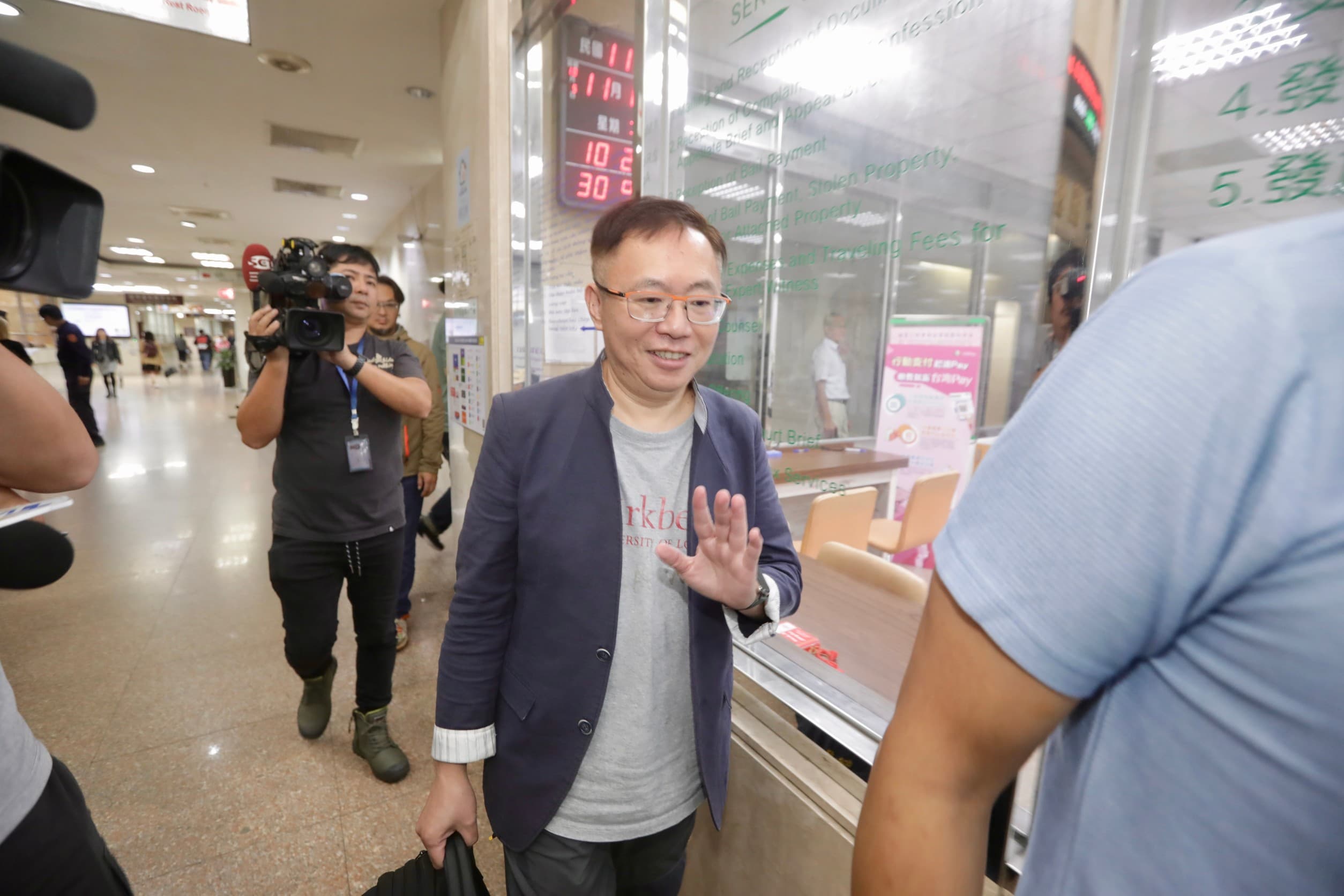 《菱傳媒》董事長施威全今天以證人身分赴北檢作證。