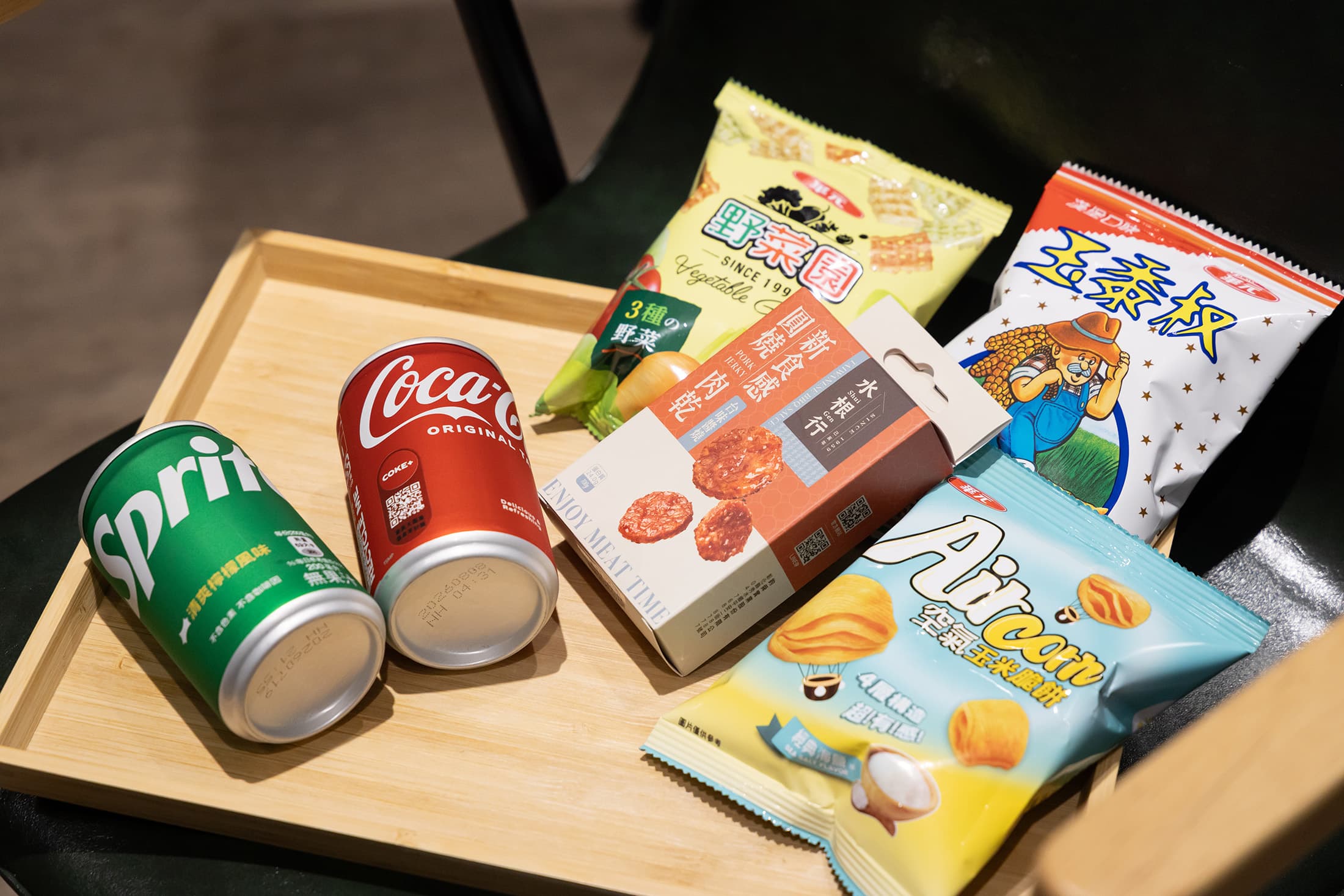 飯店與彰化在地知名品牌合作，在房間內就能品嘗水根行肉乾。