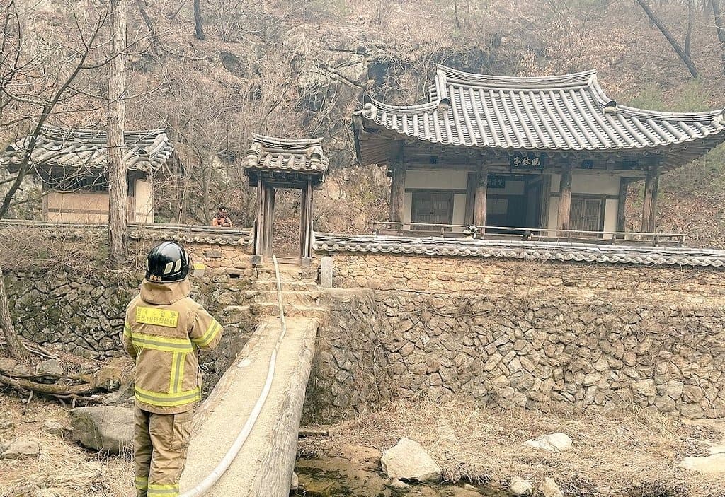 晚休亭也遭焚燒。（翻自《韓聯社》）