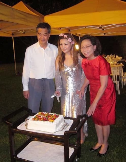 梁齊昕生日與父親前特首梁振英（左）合照。（翻攝自IG）