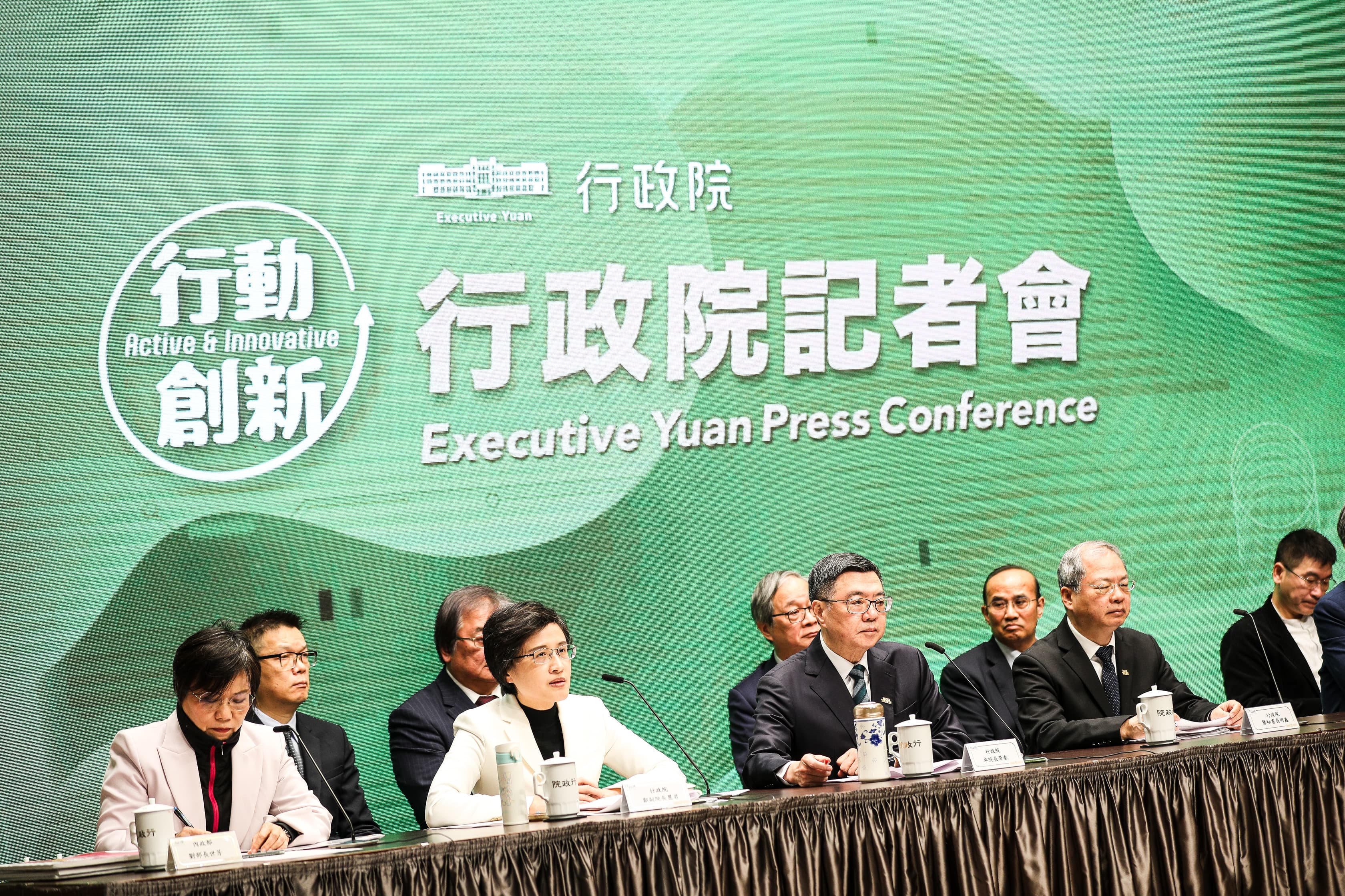 行政院長卓榮泰上午才率各部會首長召開記者會,呼籲立法院理性審查年度預算。