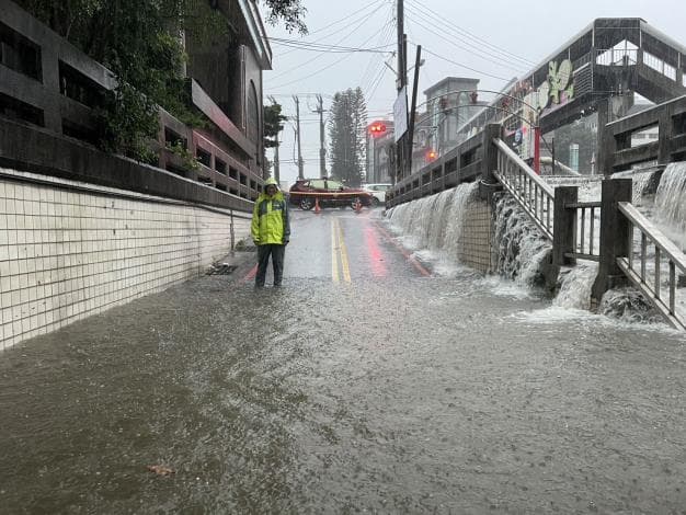 新竹縣多處地下道淹水。（新竹縣政府提供）