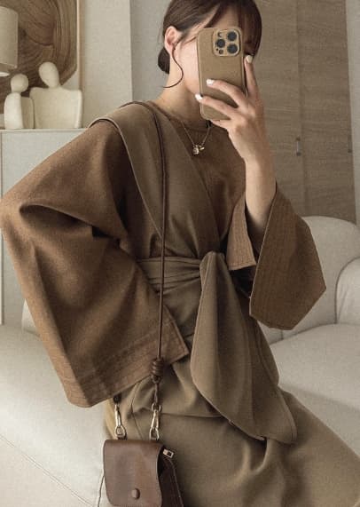 同色系讓整體穿搭看上去十分和諧。（翻攝自instagram @akari___0302）