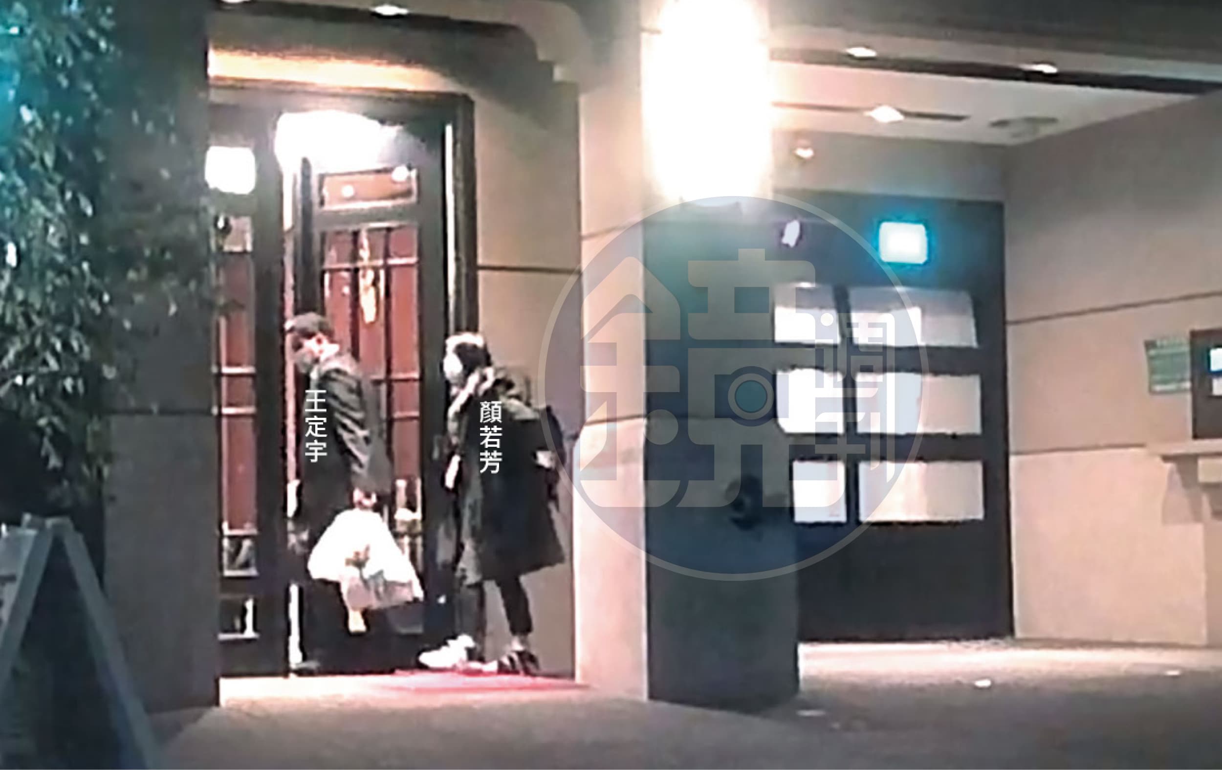 本刊曾直擊王定宇（左）與顏若芳（右）在北市大同區一處小豪宅同居，2人事後堅稱是房東與房客關係。