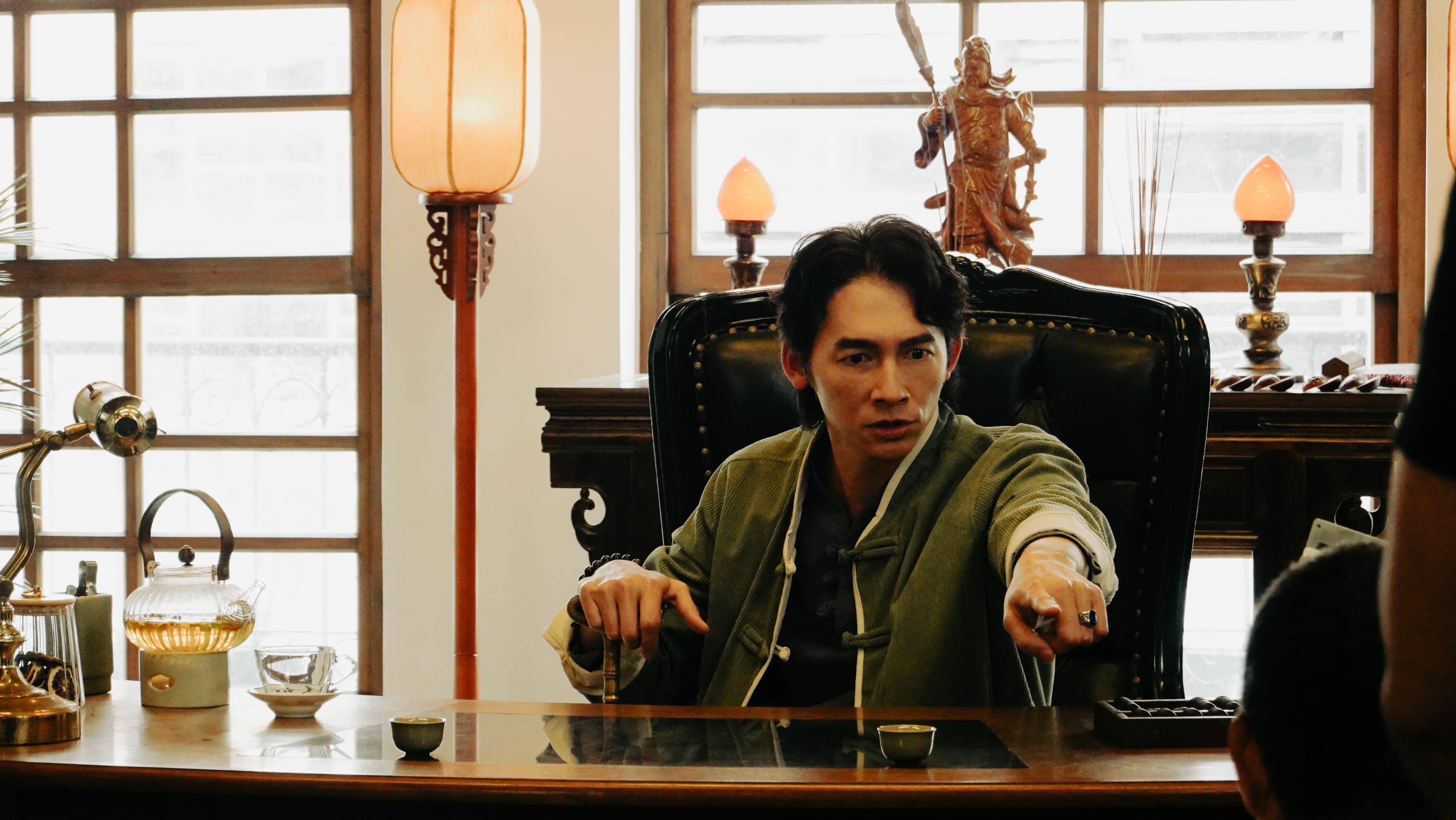 温昇豪在電影《大仙尪仔》中飾演黑道老大南哥。（公視台語台提供 )