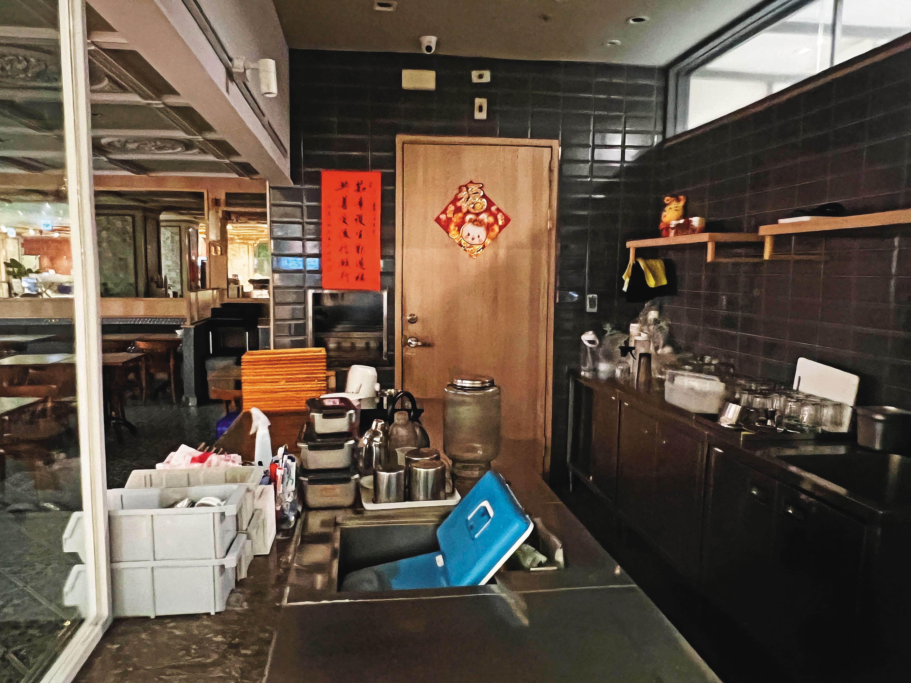 檢警研判寶林茶室停業在即，廚房管理鬆散，才導致多名消費者中毒。
