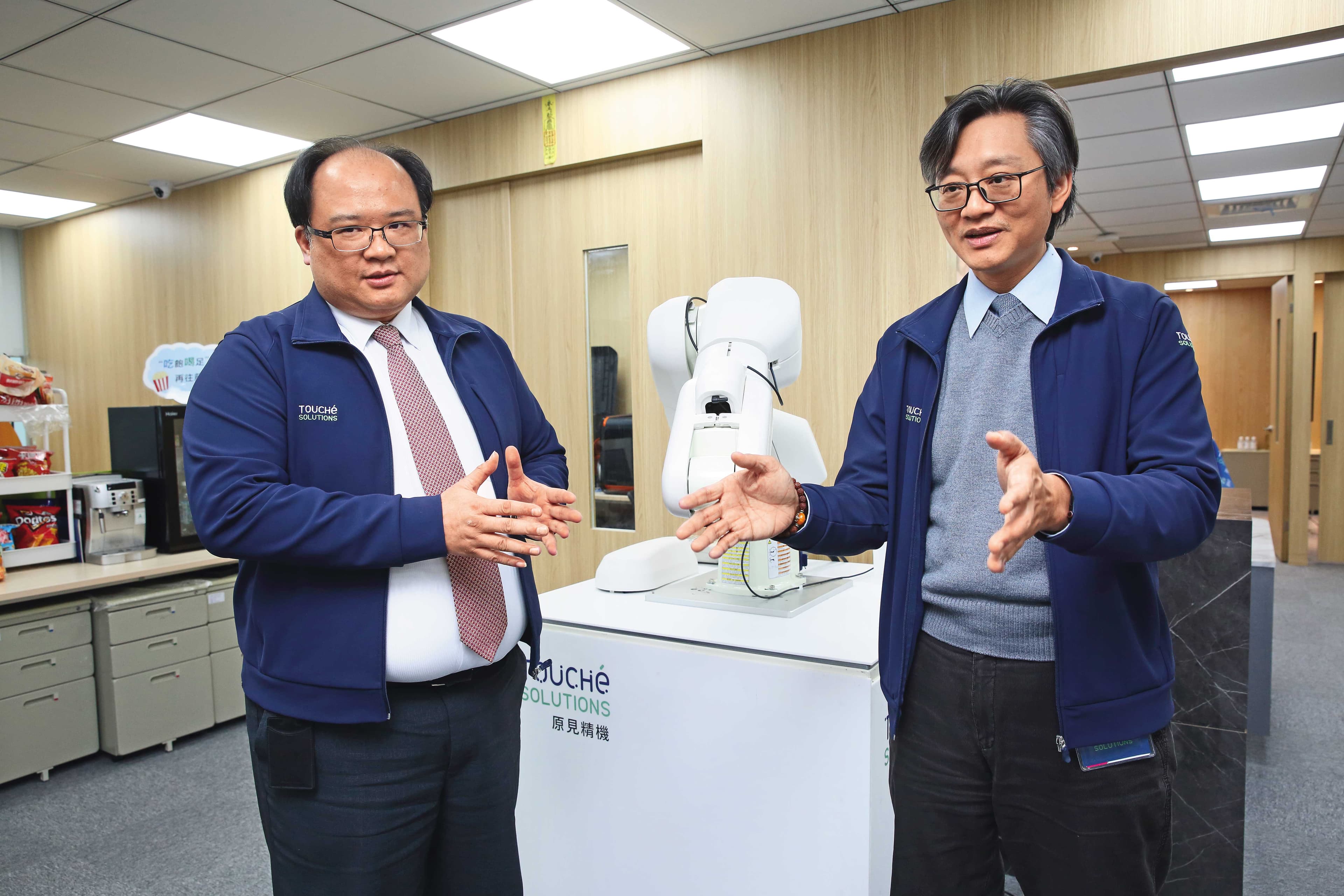 原見精密等台廠的機器人觸覺感測技術，已成功打入美、日機器人供應鏈。左為原見總經理劉昌和、右為董事長蘇瑞堯。