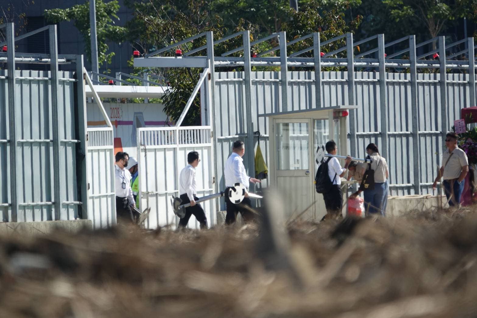 北士科T17、18今動土，相關人員上午陸續進場。