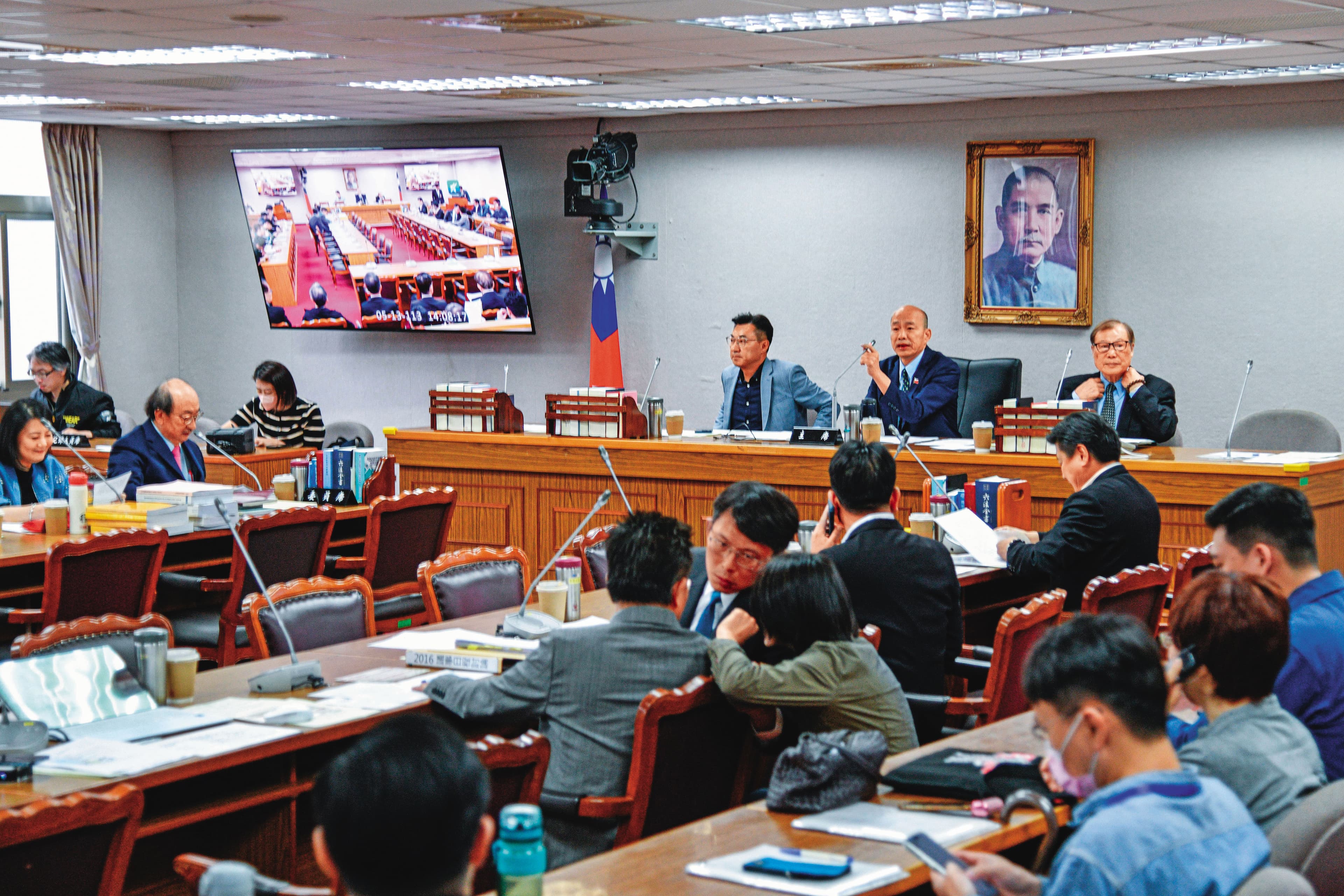 立法院長韓國瑜多次召開國會改革法案的協商，但條文至520未獲共識。