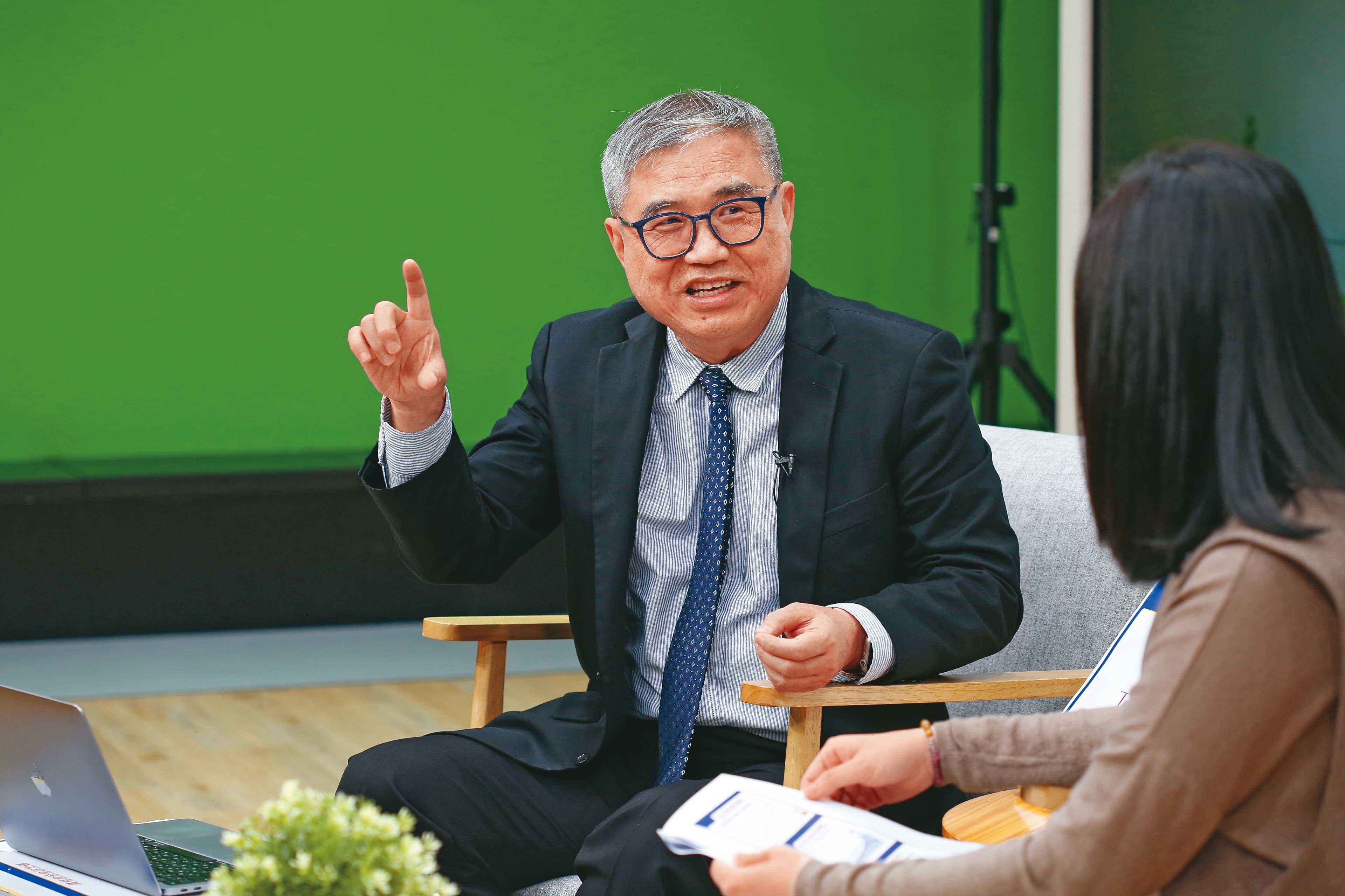 精算達人怪老子提醒，投資基金要看懂標準差，才能衡量波動風險。