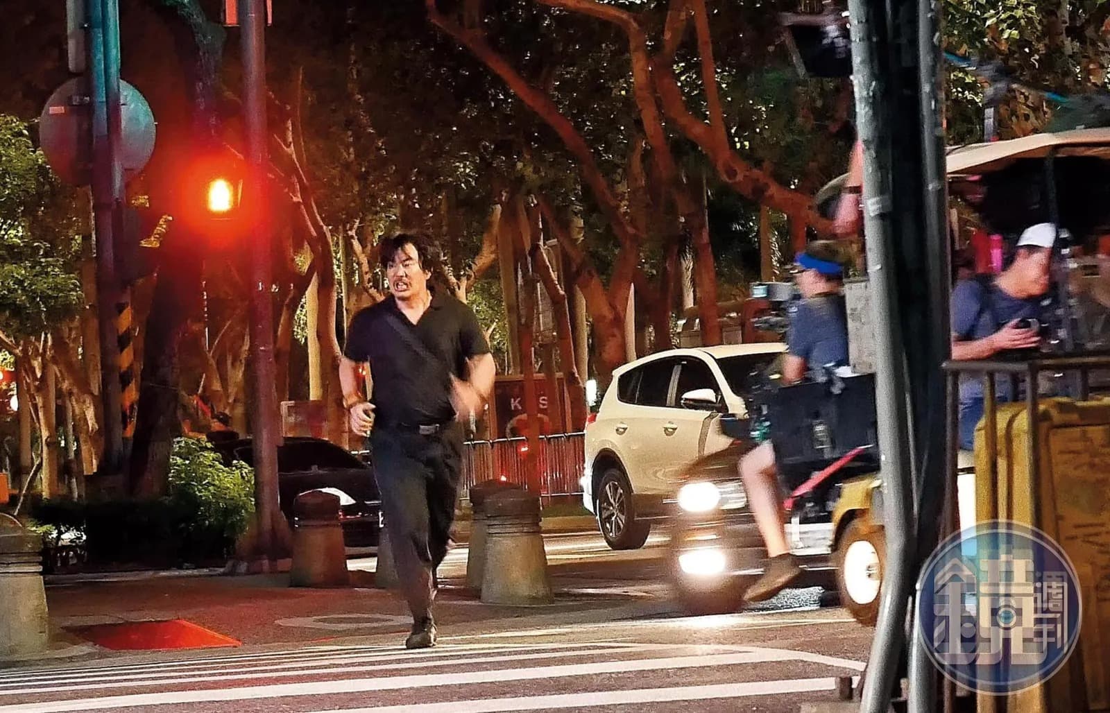 任賢齊曾增肥至百公斤接演鈕承澤執導的《跑馬》，卻碰上鈕承澤犯案，電影停拍，他買下此片的版權，希望日後有望重啟拍攝。（本刊資料照）