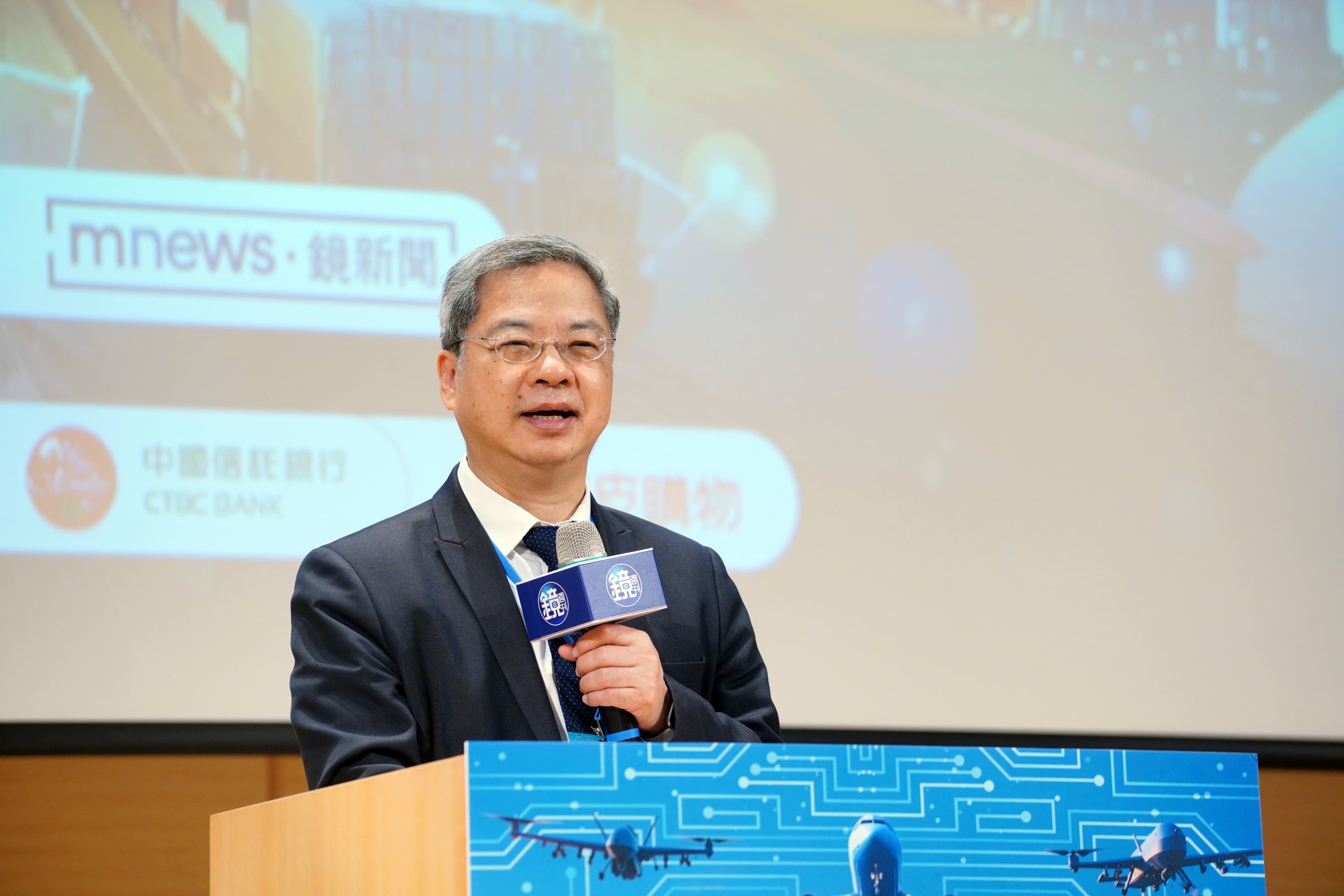 行政院龔明鑫秘書長表示，不管關稅或貿易調查情勢怎樣變化，台灣只要持續站穩ICT的領先角色，在全球資通訊供應鏈中的重要性將與日俱增。