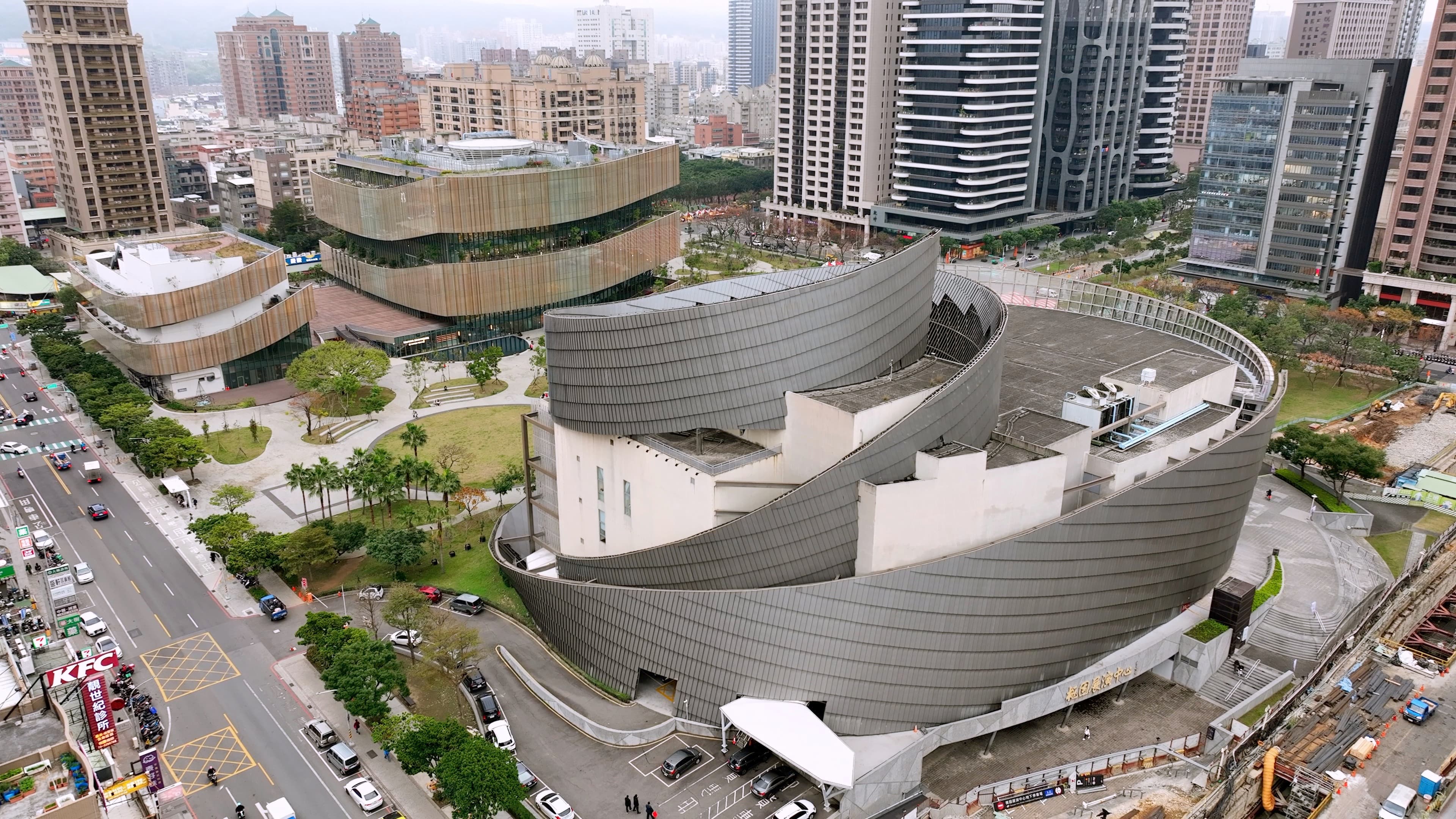 中路生活圈鄰近藝文特區，周邊有桃園市立圖書館、桃園藝文展演中心等文化設施，藝文能量充沛！
