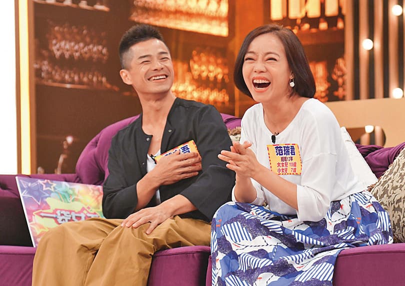 范瑞君（右）難得和京劇演員、先生戴立吾（左）一起上節目。