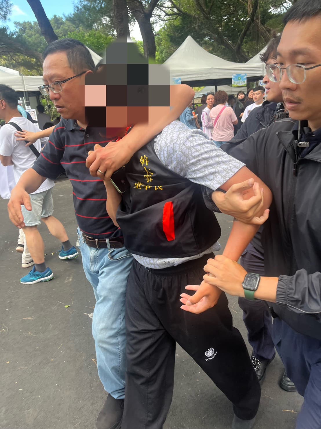 吃屎哥朝柯文哲丟雞蛋遭逮。（警方提供）