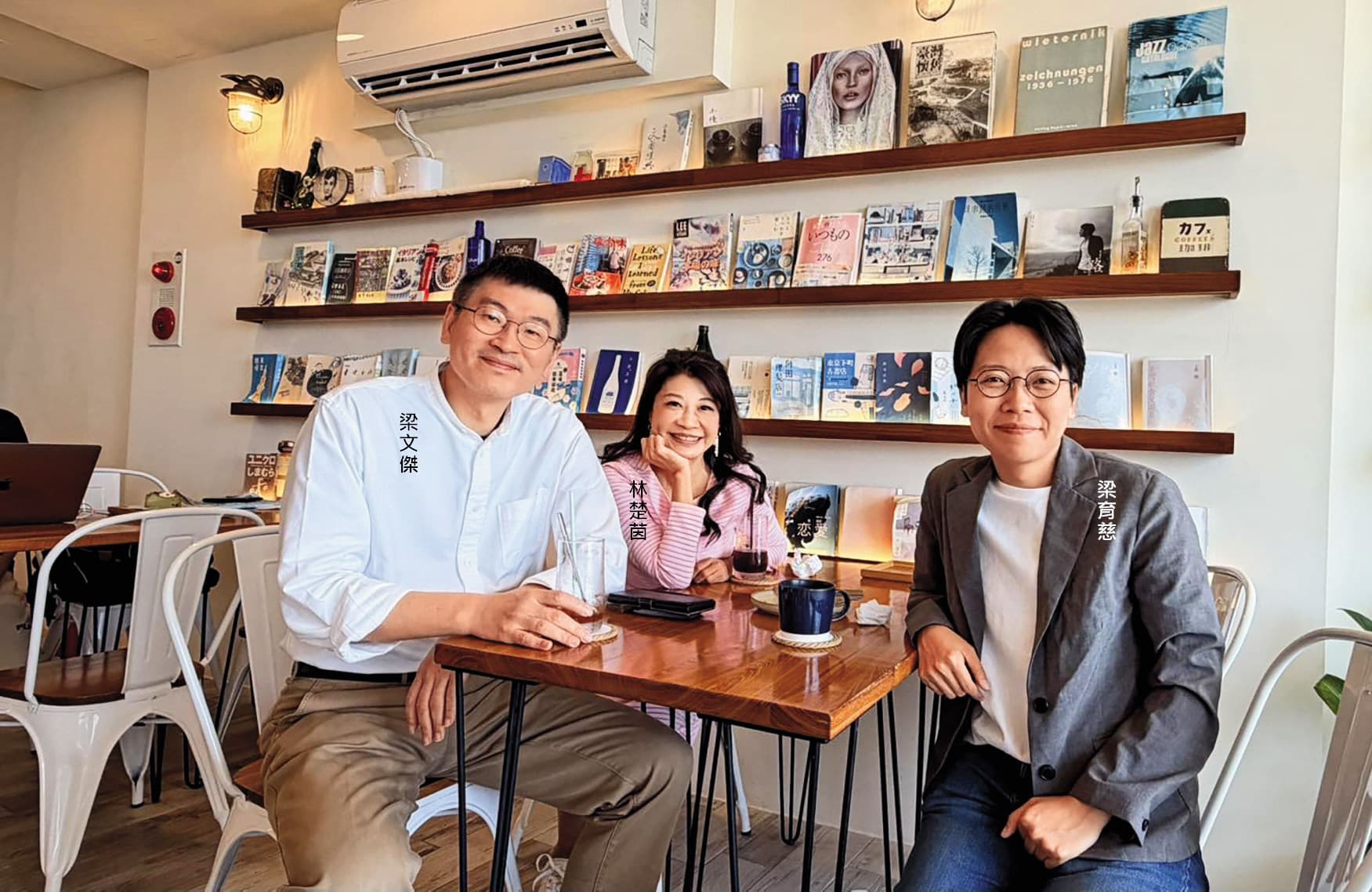 梁育慈在台北歷練10年，曾任梁文傑辦公室主任及林楚茵特助。（翻攝梁育慈臉書）