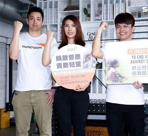 蔡阿嘎曬出粿粿等6組人馬「同框合照」，發現有許多情侶都已結束關係。圖為理科太太及John。（翻攝蔡阿嘎臉書）