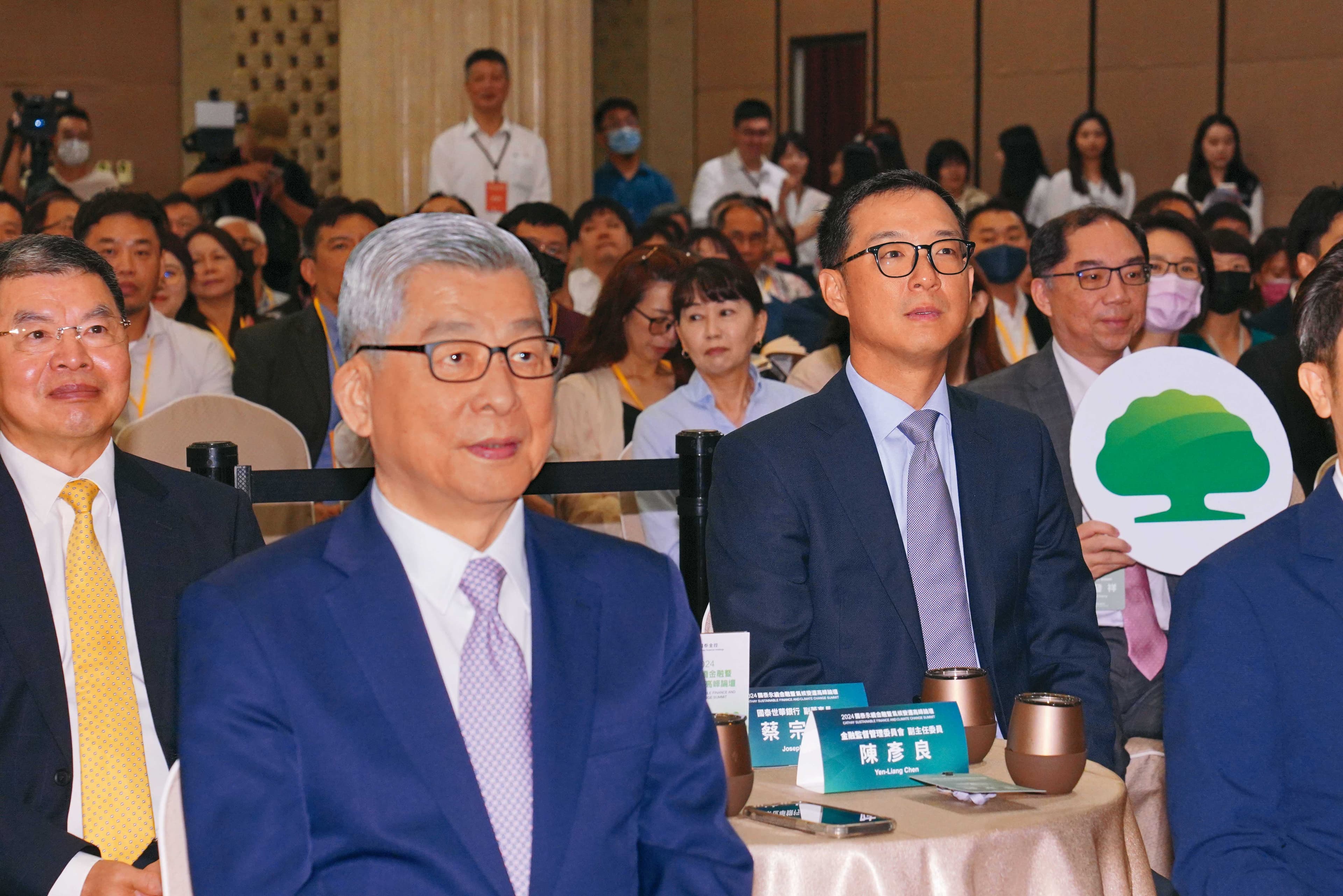 如何重新擦亮因「內控治理不當」蒙塵的國泰金招牌,考驗著蔡宏圖與蔡宗翰父子的智慧。