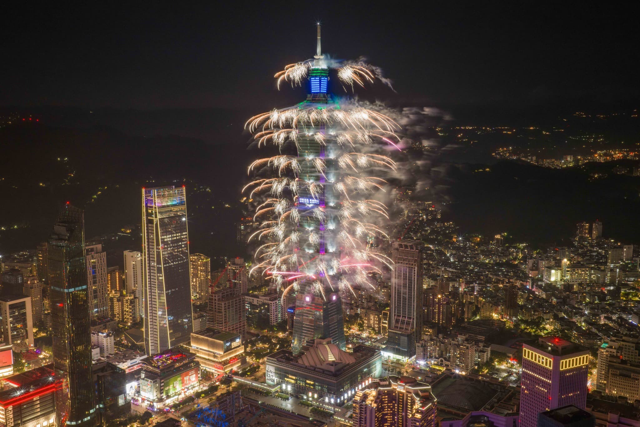 台北101國慶煙火昨晚盛大登場。（翻攝自台北101官方臉書）