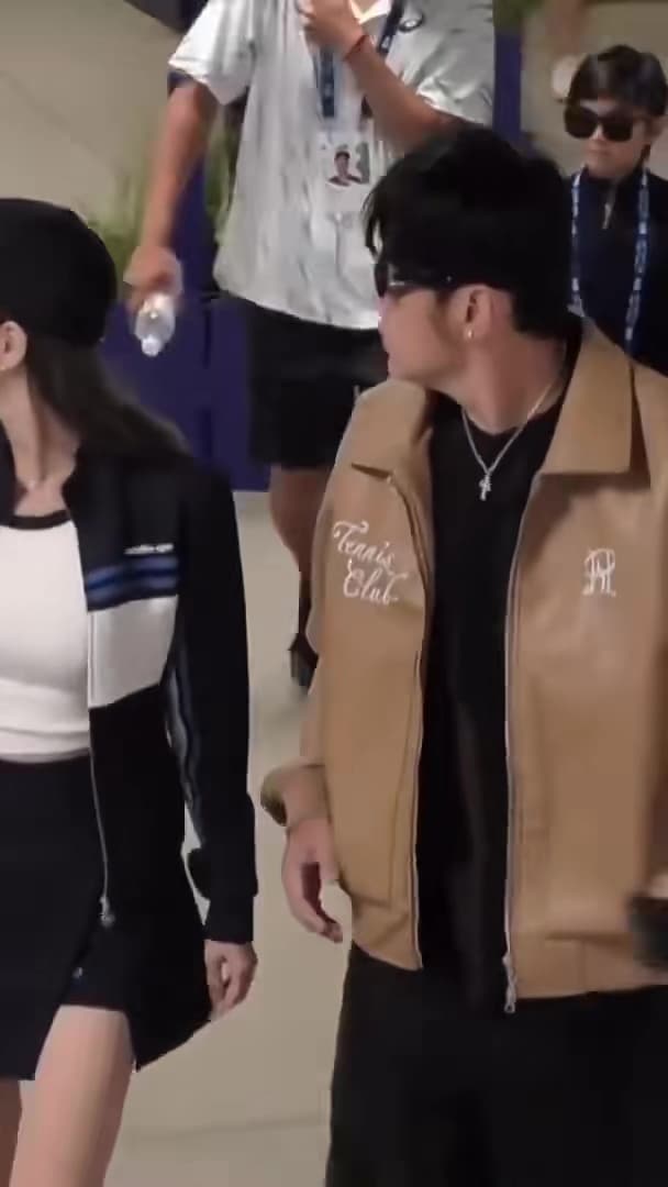 戴墨鏡的Romeo看起來很酷。（翻攝畫面）