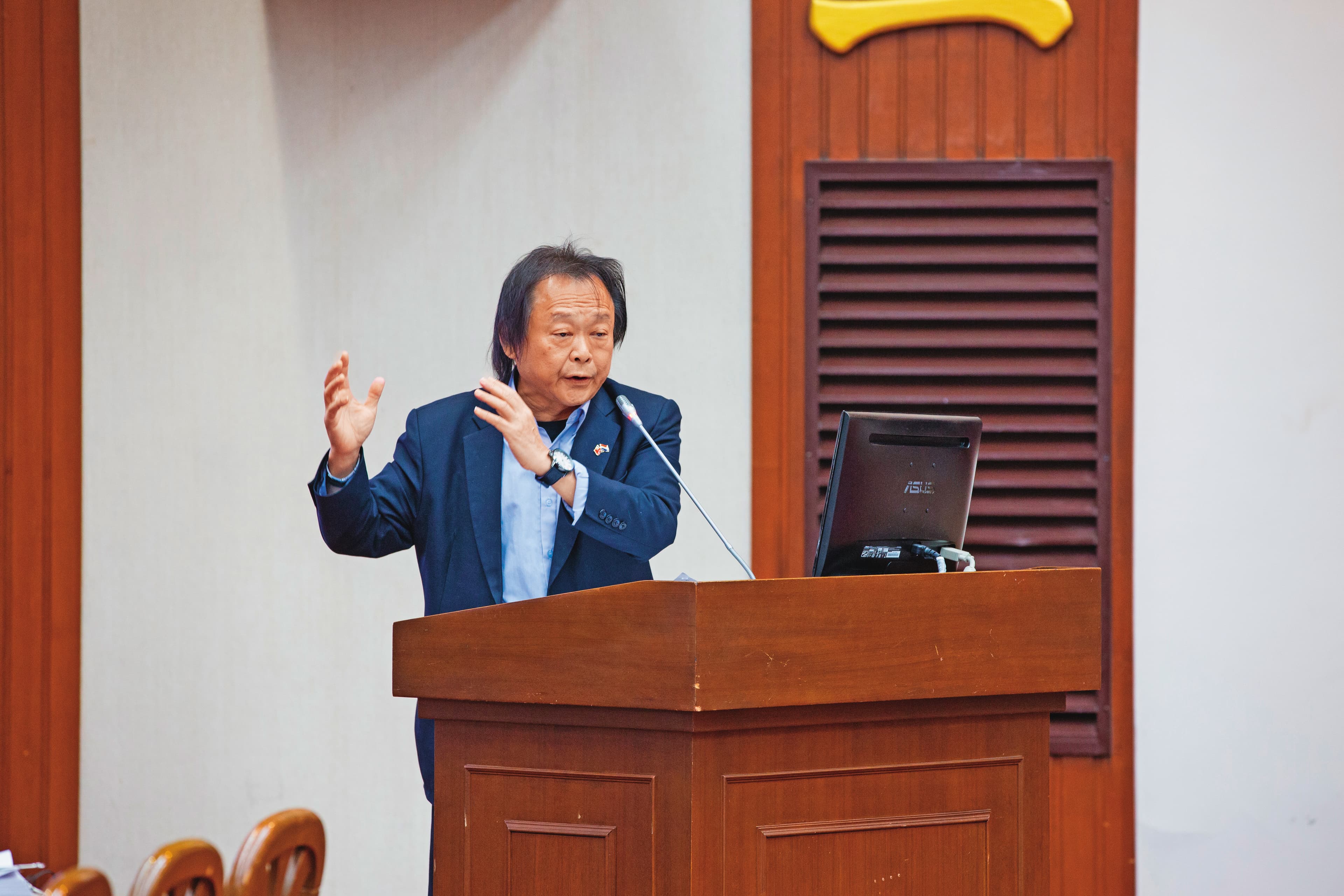 執政黨表決屢居劣勢，王世堅（圖）建議別一再跟在野黨硬碰硬，獲得吳秉叡贊同。
