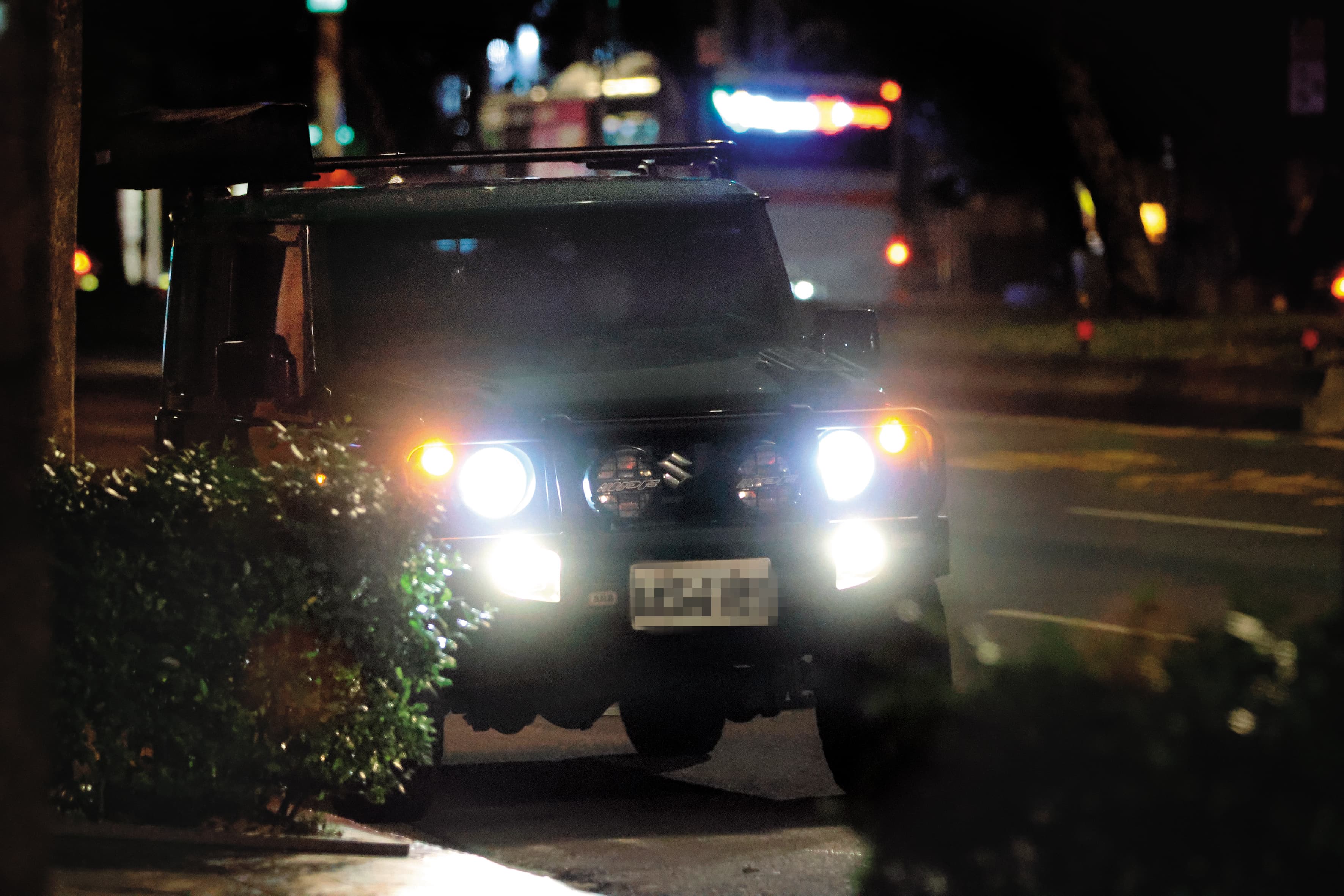 12/5 22：18 王少偉的吉普車出現在許藍方的家門。