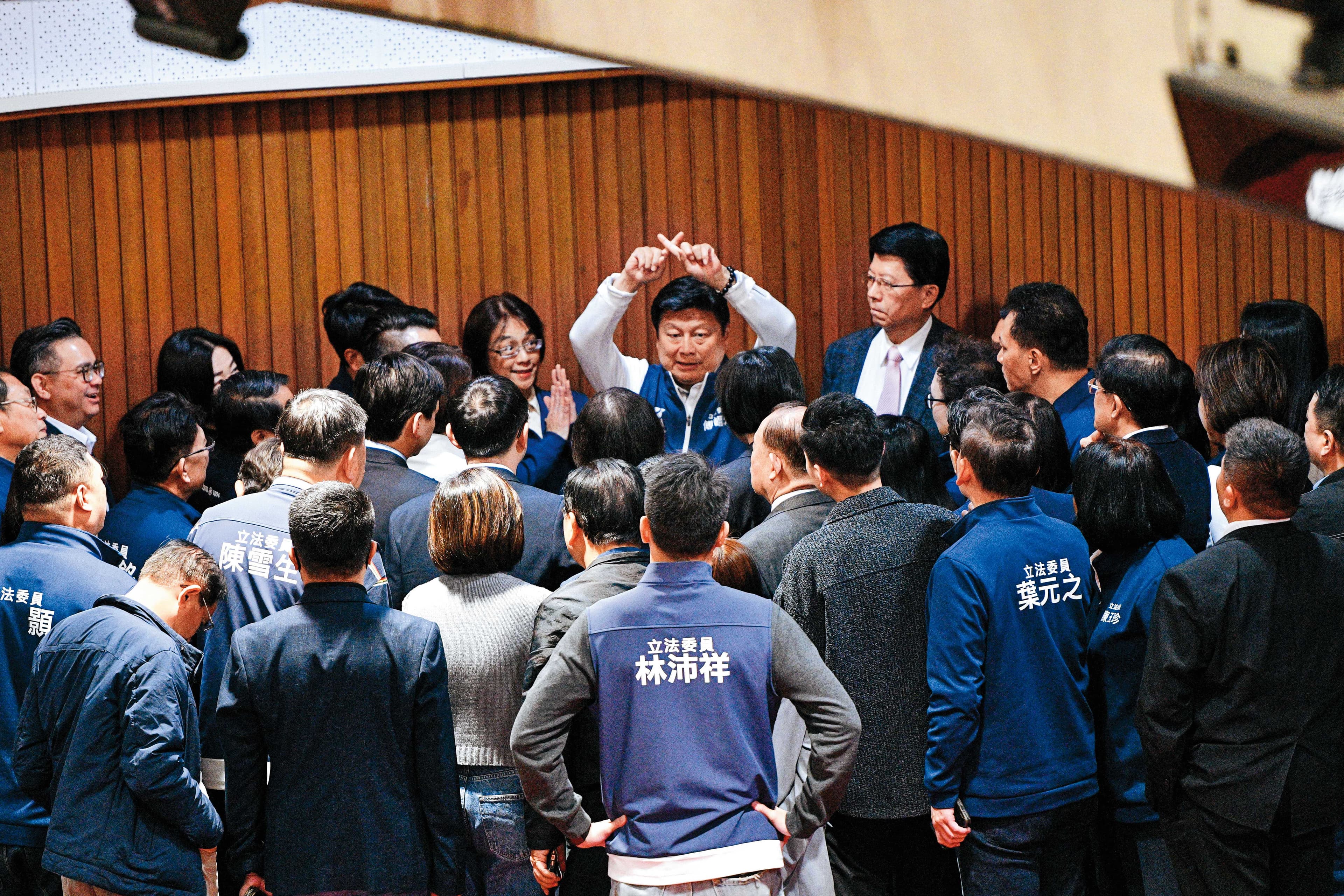 國民黨重大議案溝通逐步變由上而下，立院系統意見不受尊重，引發中生代藍委不滿。（鏡報李智為）