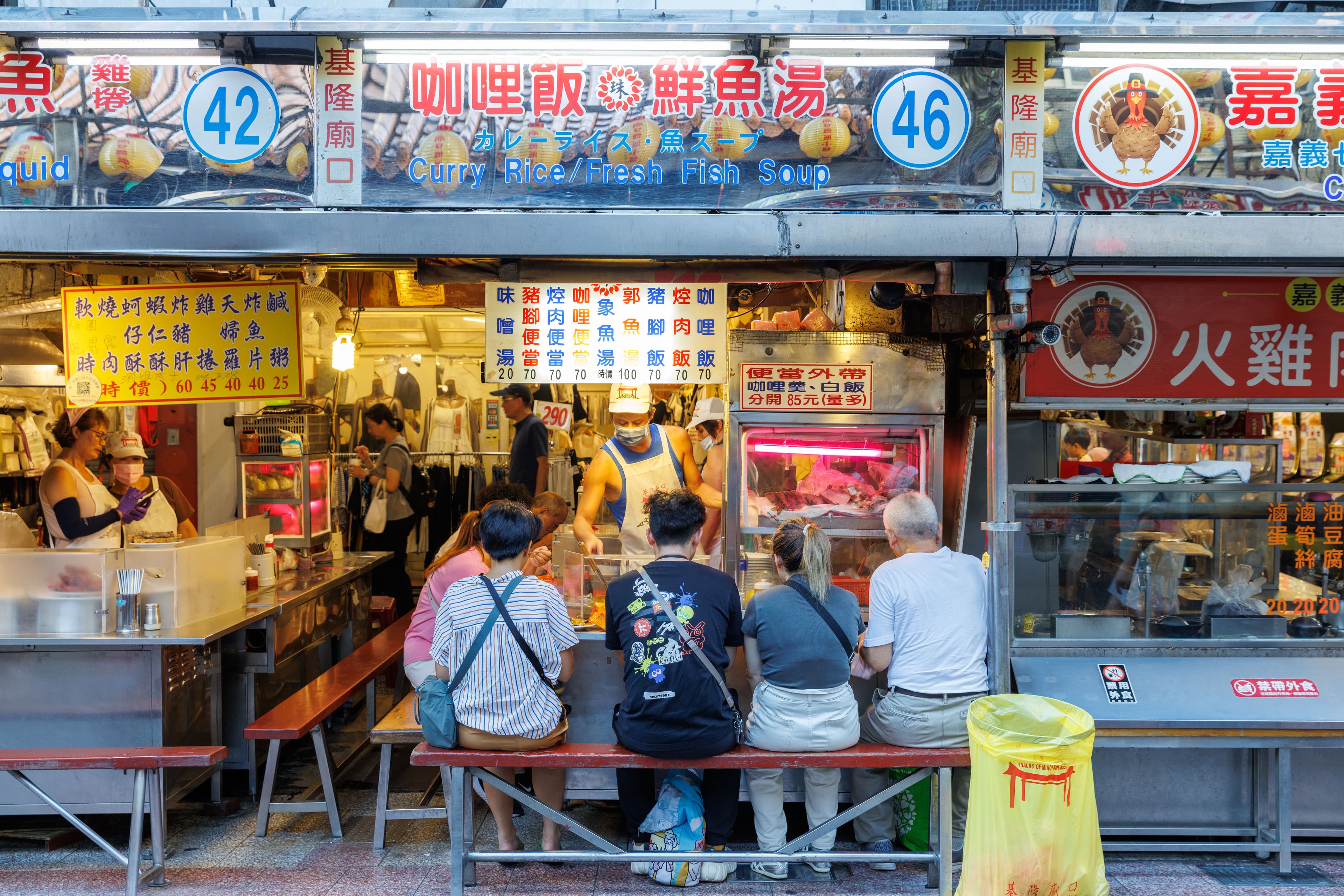 這家「珠記咖哩飯」主打的是基隆風味的咖哩飯。