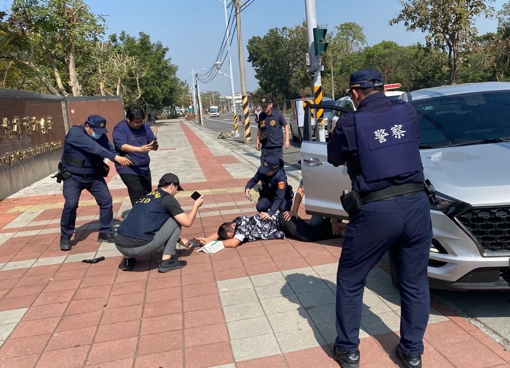 內政部派遣警力加強警戒，防止金融機構竊盜及搶奪案件的發生。（內政部提供）