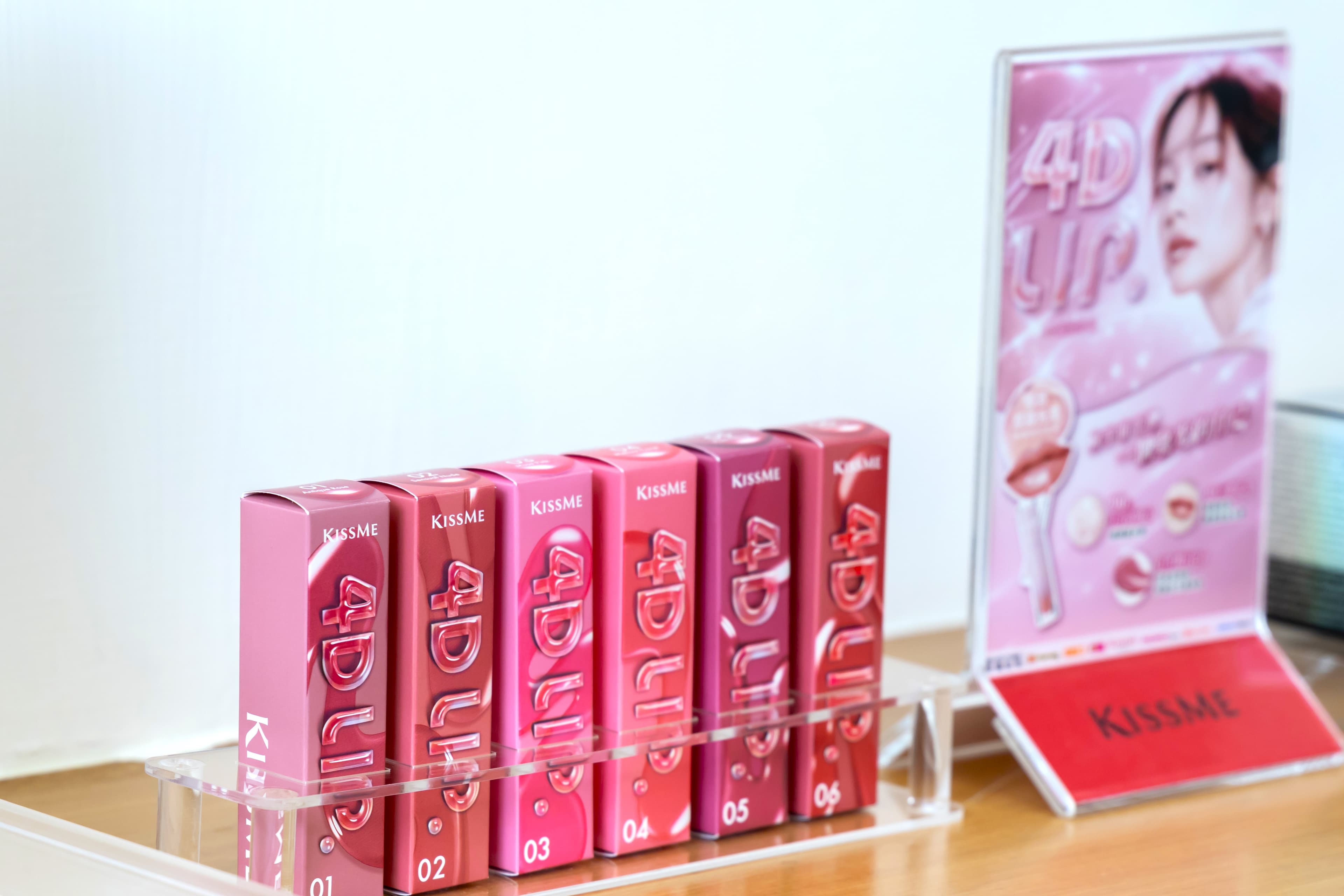 奇士美旗下亦有全彩妝產品，最新推出的4D唇蜜主打飽滿光澤感。李琳媛說，有200年歷史的日本母集團伊勢半，最早就是胭脂起家。