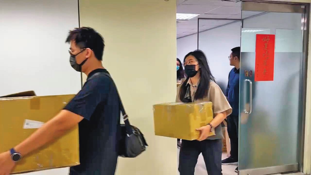 檢廉8月底搜索柯文哲位在台玻大樓的辦公室，帶走多箱證物及電腦主機。