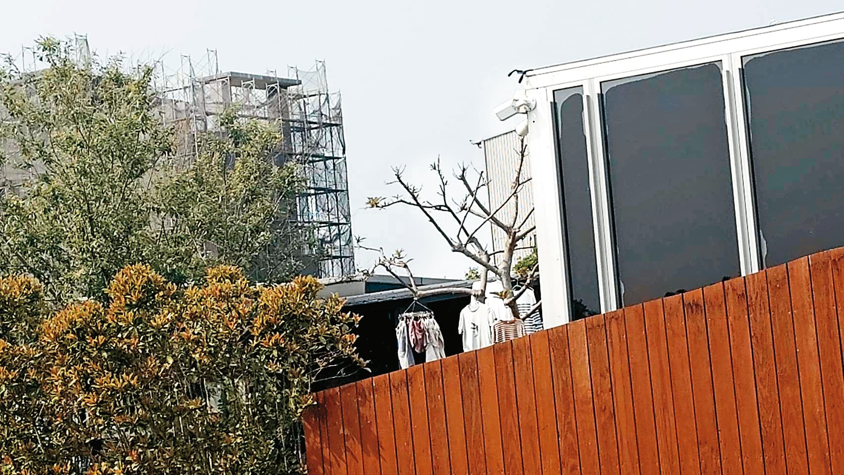 如今爆出農宅已沒有如過去那般生活的痕跡（小圖）。（讀者提供）