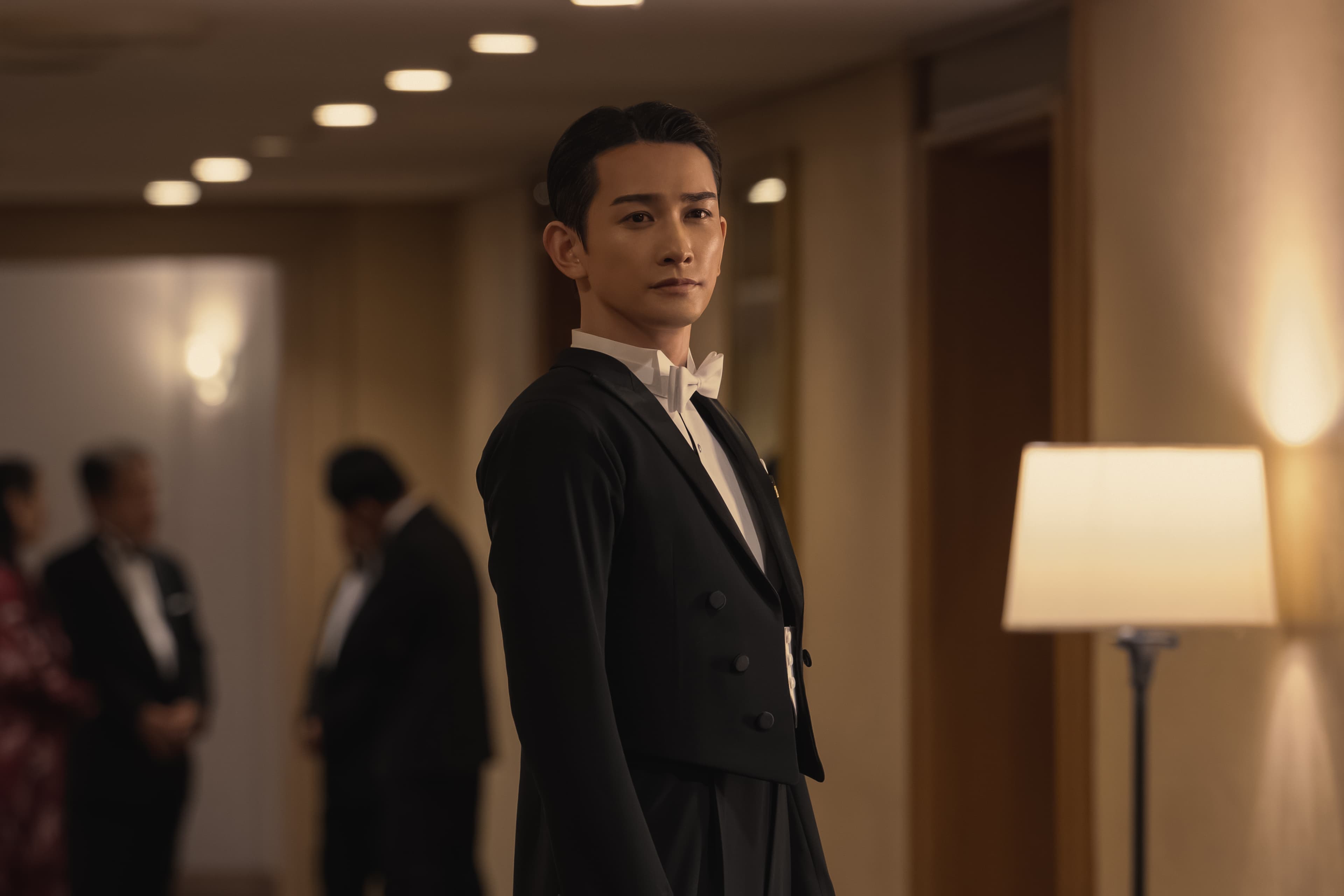 町田啓太考量到角色「杉木信也」的成長背景，選擇了比標準偏長的髮型。（Netflix提供）